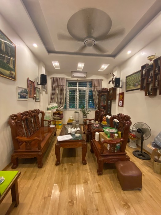 Bán nhà Chùa Bộc - diện tích 42m2 7 tầng - Nhà mặt phố kinh doanh quần áo sầm uất - giá 35 tỷ