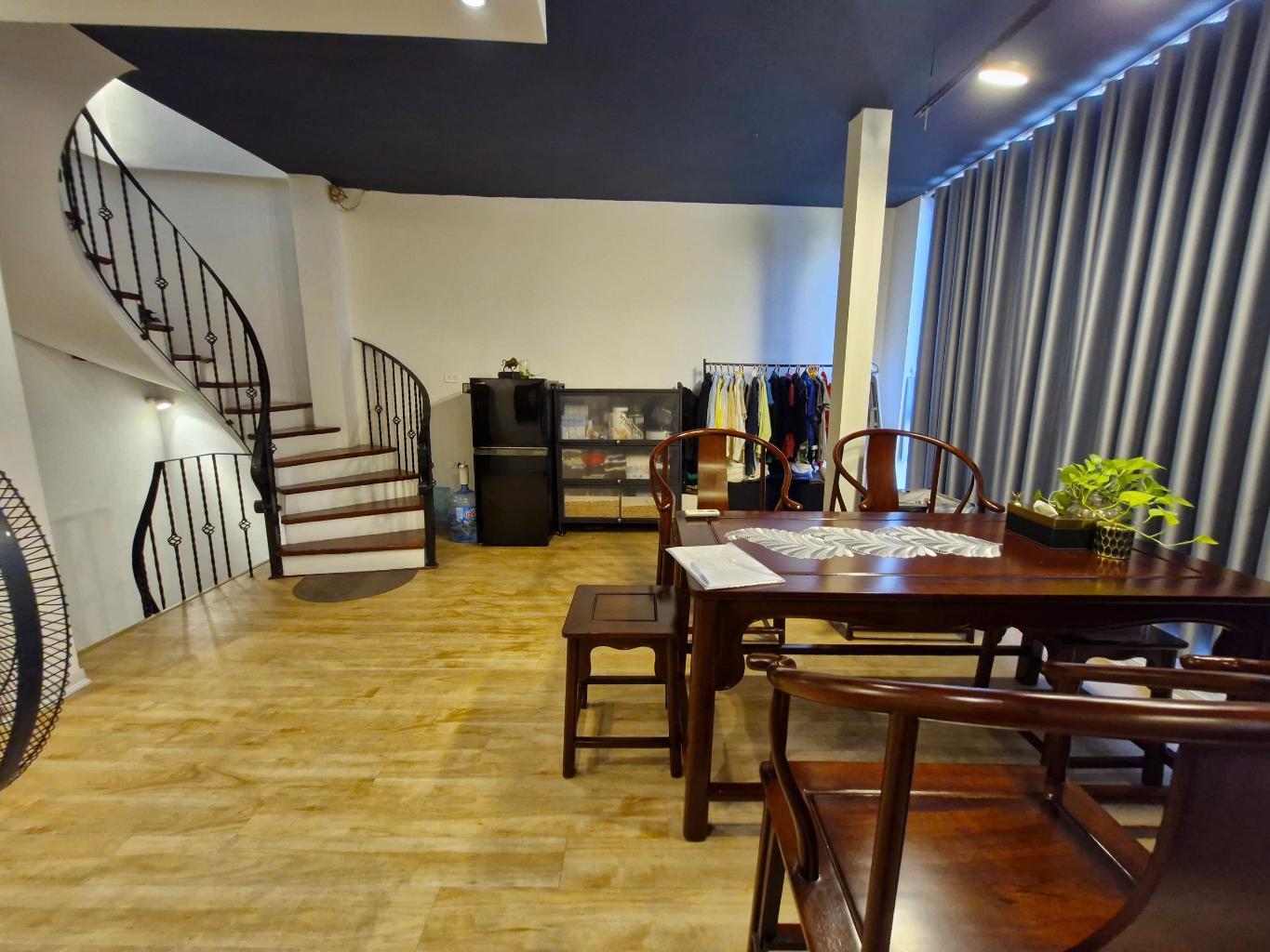 Bán nhà Lê Duẩn - diện tích 13m2 4 tầng - Mặt phố kinh doanh - giá 8,8 tỷ