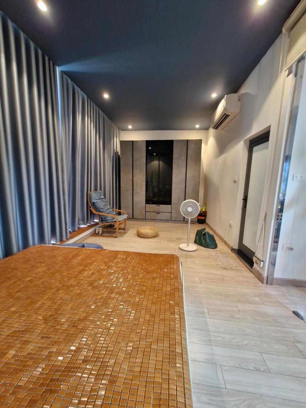 Bán nhà Lê Duẩn - diện tích 13m2 4 tầng - Mặt phố kinh doanh - giá 8,8 tỷ
