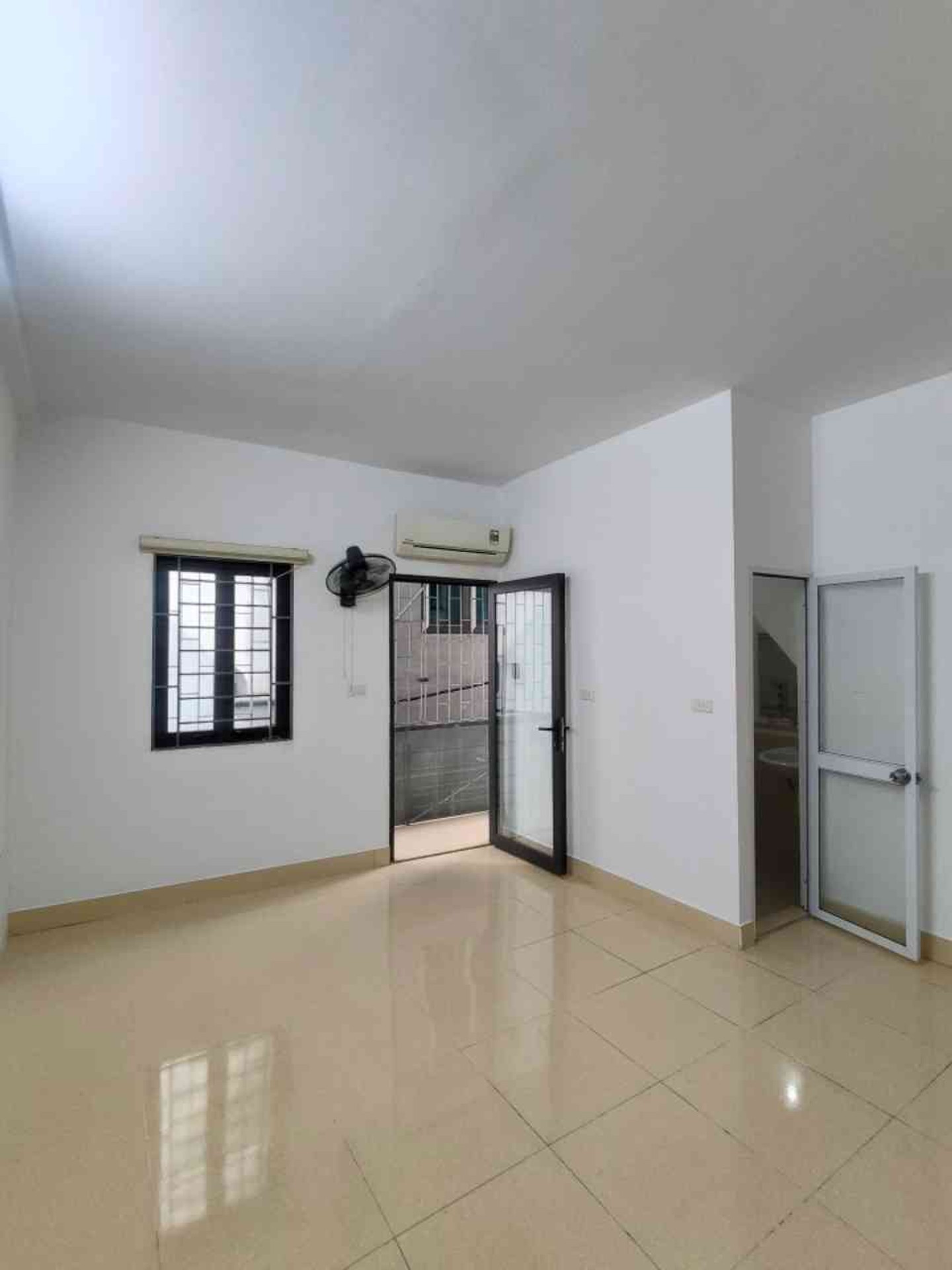 Bán nhà Định Công Thượng - diện tích 20m2 4 tầng - Lô góc 2 mặt ngõ - giá 6,2 tỷ