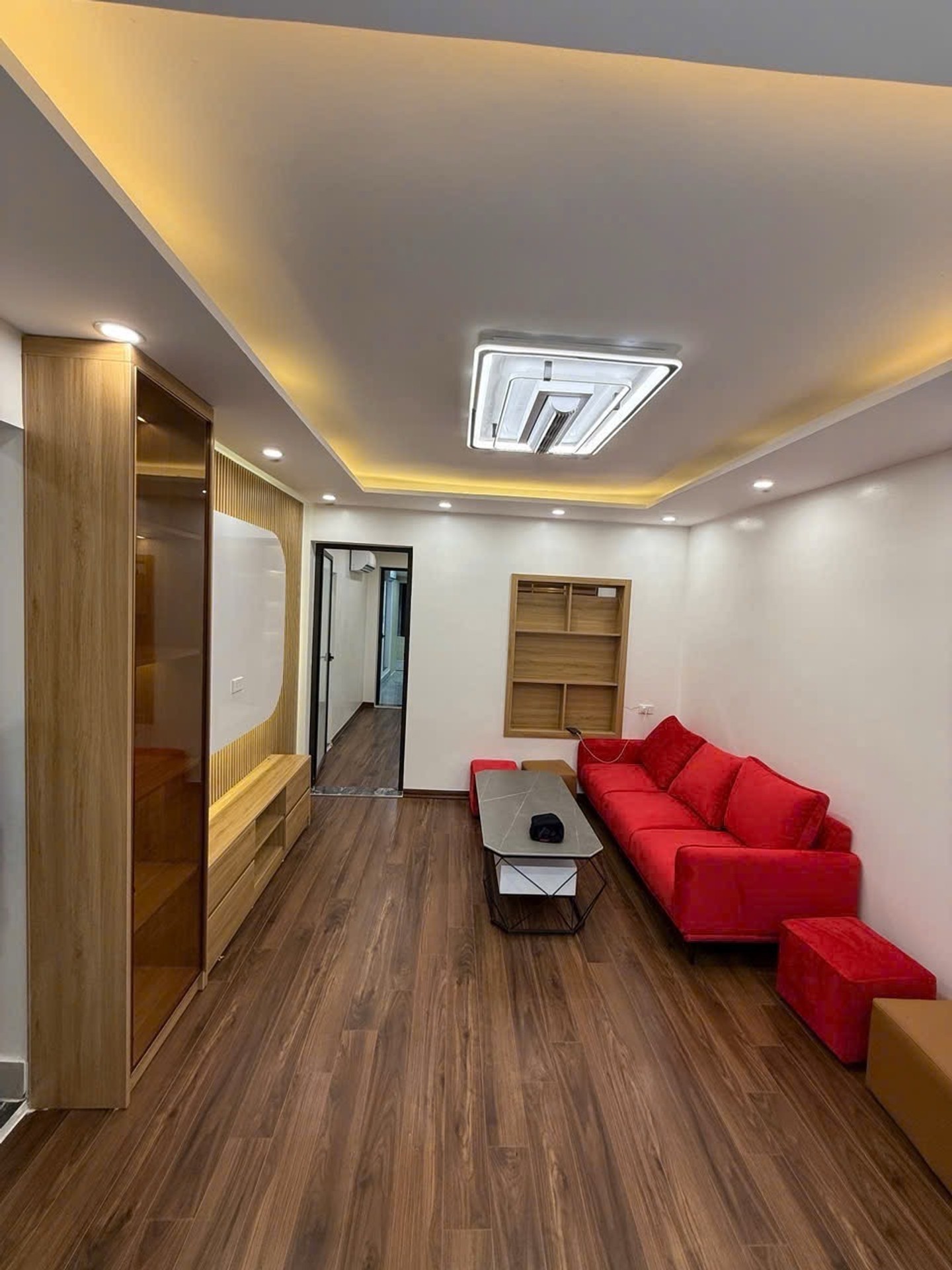 Bán nhà TT Quỳnh Mai - diện tích 100m2 1 tầng - Ô tô đỗ chân cầu thang - giá 5,5 tỷ