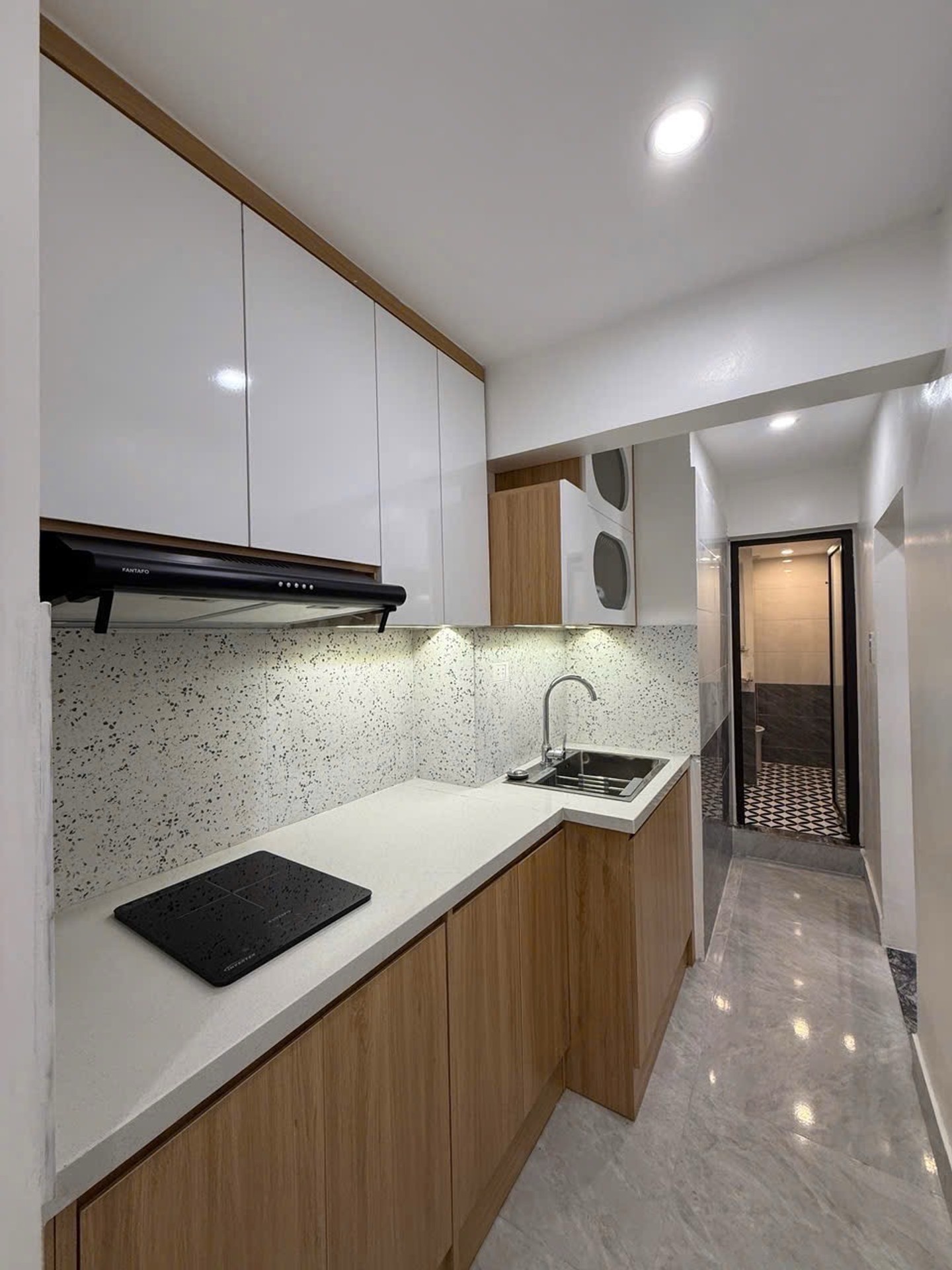 Bán nhà TT Quỳnh Mai - diện tích 100m2 1 tầng - Ô tô đỗ chân cầu thang - giá 5,5 tỷ