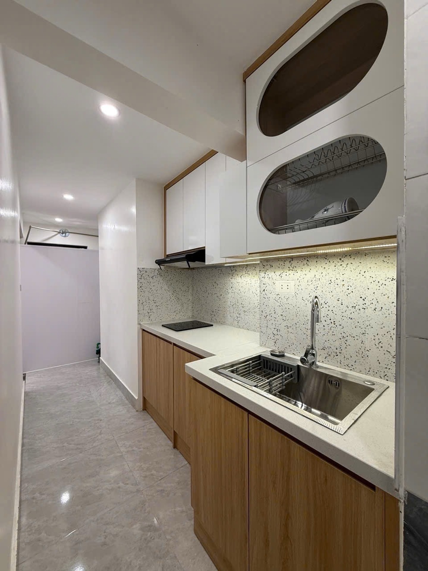 Bán nhà TT Quỳnh Mai - diện tích 100m2 1 tầng - Ô tô đỗ chân cầu thang - giá 5,5 tỷ