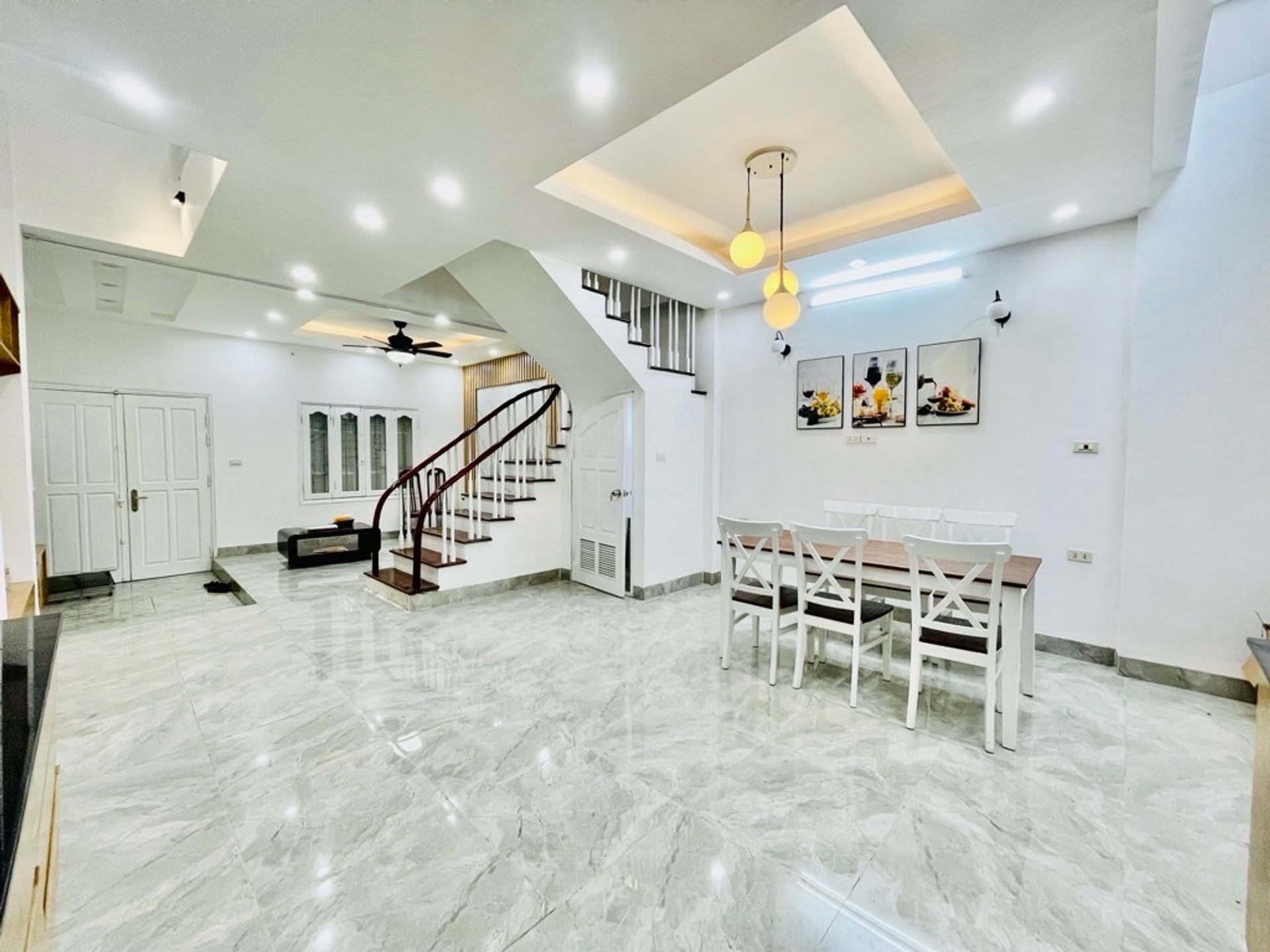 Bán nhà Hoàng Mai - diện tích 50m2 4 tầng - Nhà đẹp hiếm có - giá 11,6 tỷ