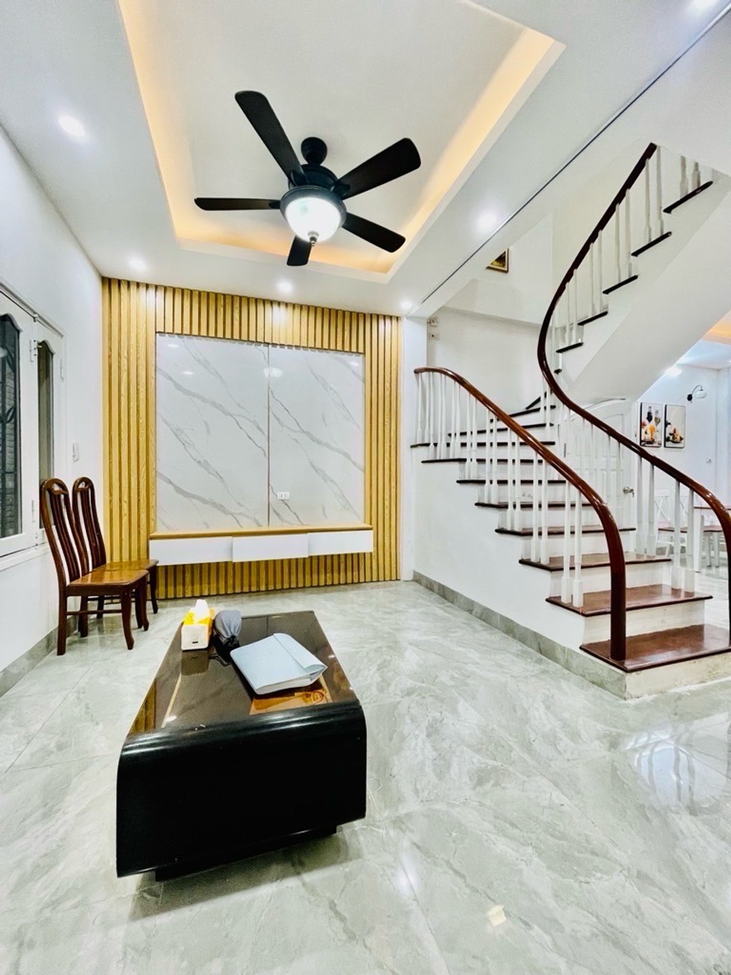 Bán nhà Hoàng Mai - diện tích 50m2 4 tầng - Nhà đẹp hiếm có - giá 11,6 tỷ