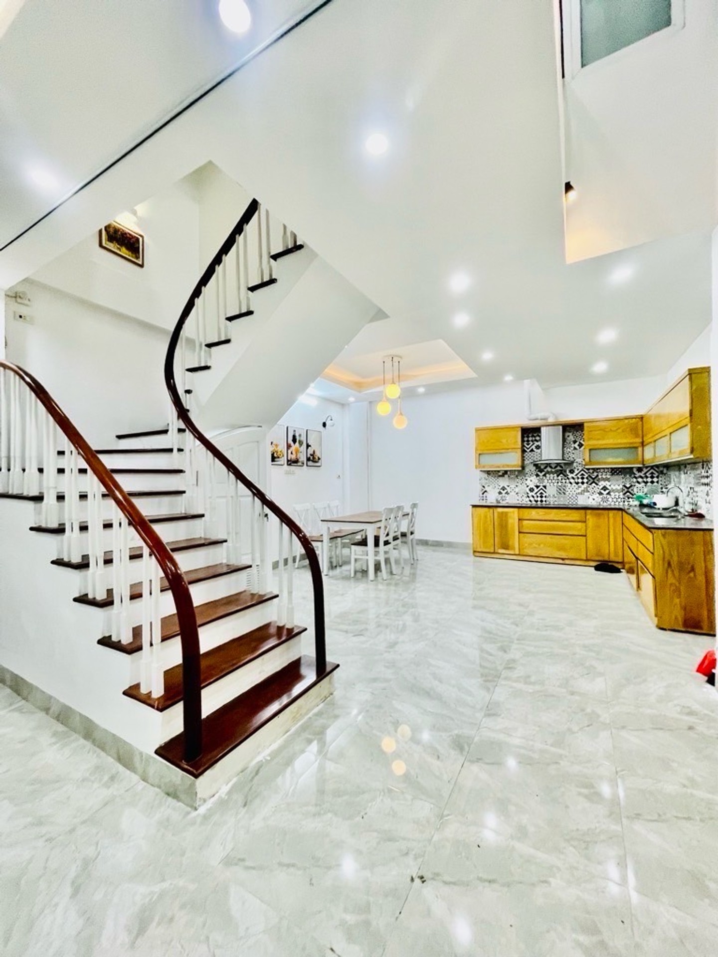 Bán nhà Hoàng Mai - diện tích 50m2 4 tầng - Nhà đẹp hiếm có - giá 11,6 tỷ