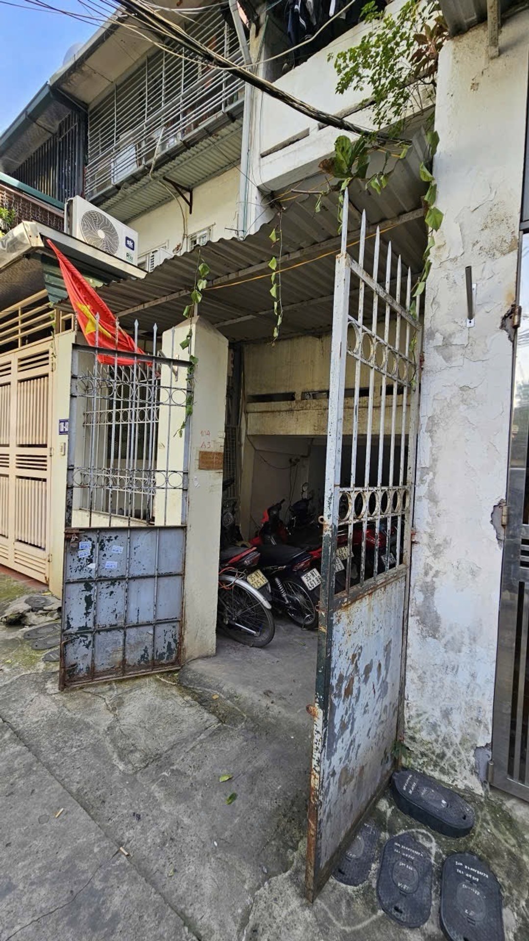 Bán nhà Đê La Thành - diện tích 27m2 1 tầng - Ngõ ô tô tránh - giá 4,35 tỷ