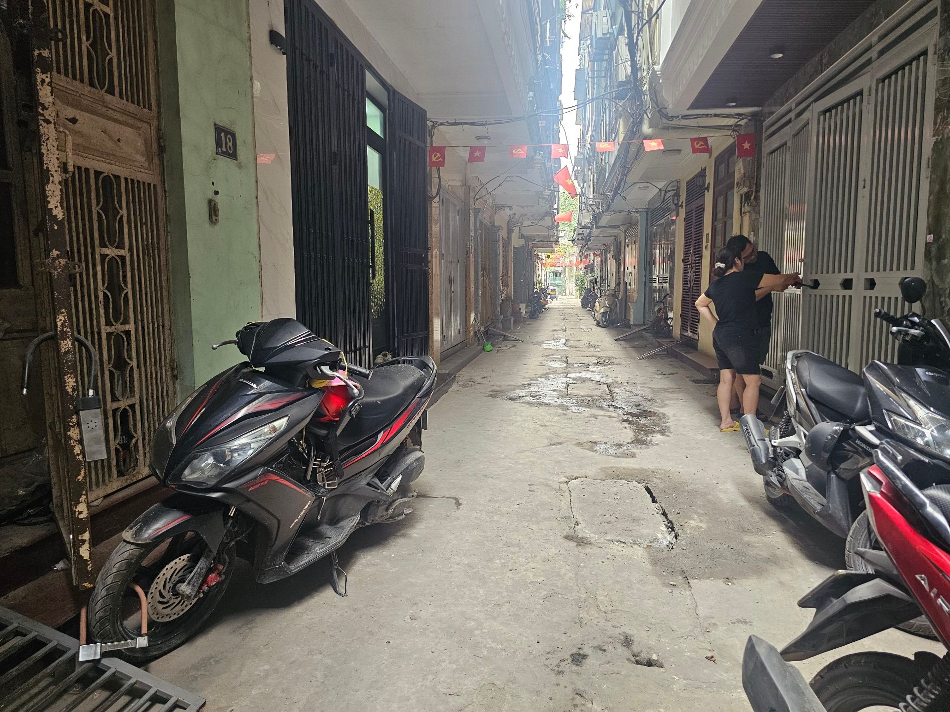 Bán nhà Giải Phóng - diện tích 39m2 4 tầng - ô tô đỗ cửa - giá 11 tỷ