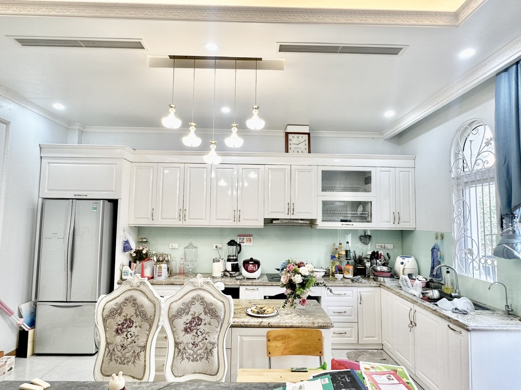 Bán nhà Ngõ 3 ô tô tránh - diện tích 108m2 6 tầng - Thoáng trước, sau - giá 38 tỷ