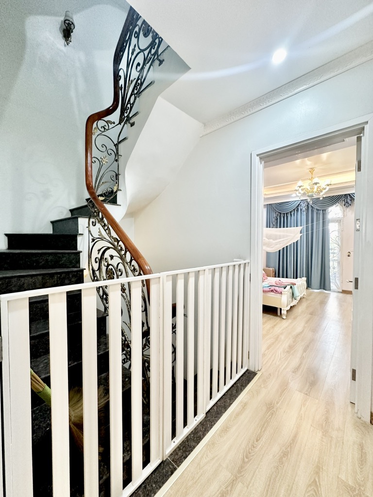 Bán nhà Ngõ 3 ô tô tránh - diện tích 108m2 6 tầng - Thoáng trước, sau - giá 38 tỷ