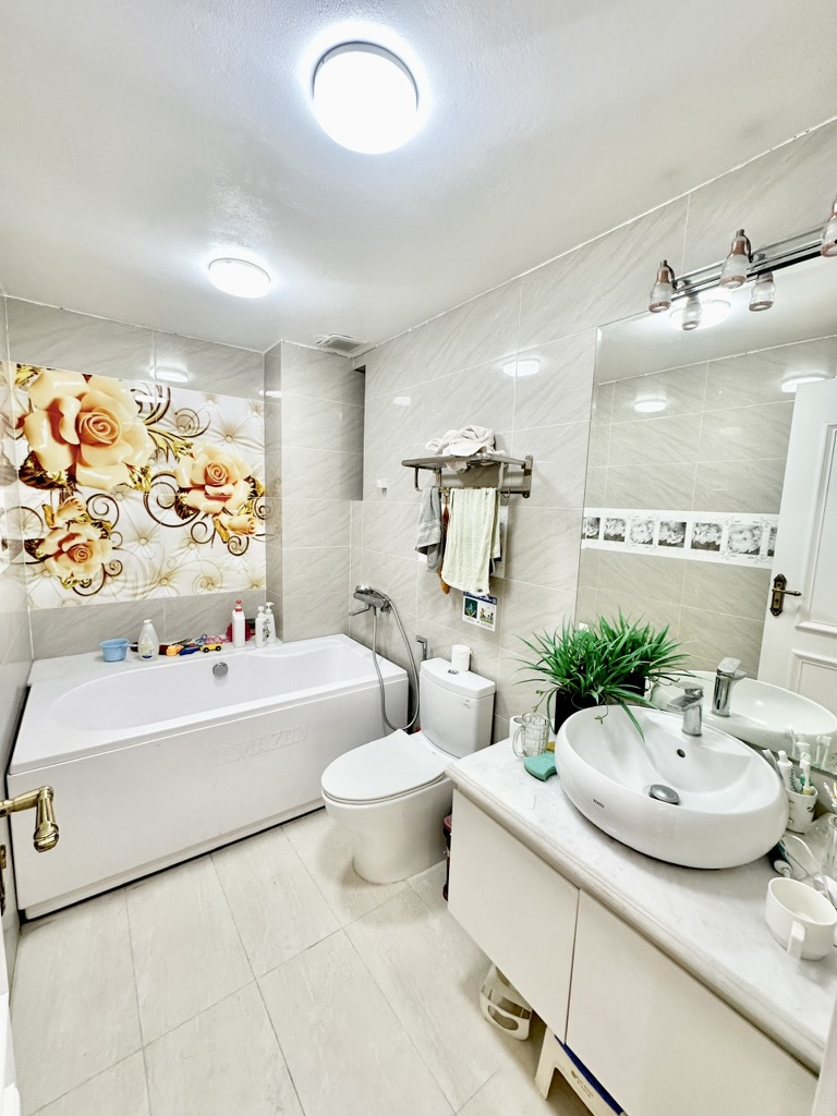 Bán nhà Ngõ 3 ô tô tránh - diện tích 108m2 6 tầng - Thoáng trước, sau - giá 38 tỷ