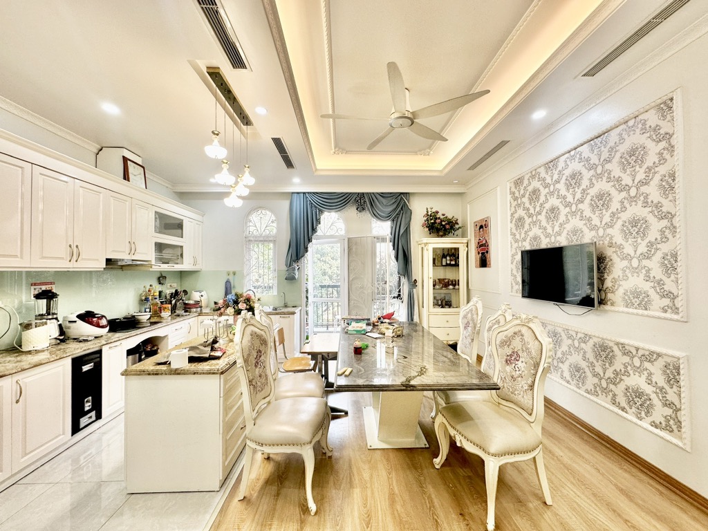 Bán nhà Ngõ 3 ô tô tránh - diện tích 108m2 6 tầng - Thoáng trước, sau - giá 38 tỷ