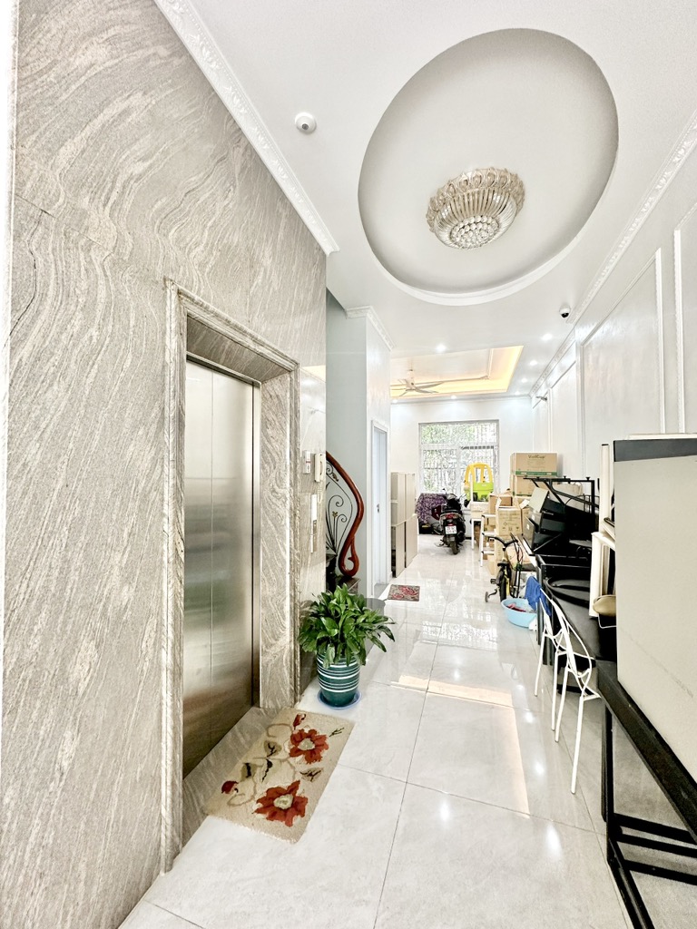 Bán nhà Ngõ 3 ô tô tránh - diện tích 108m2 6 tầng - Thoáng trước, sau - giá 38 tỷ