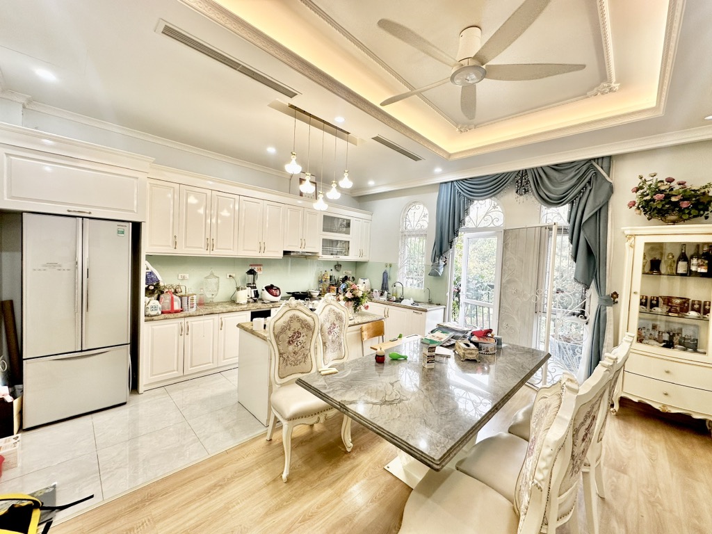 Bán nhà Ngõ 3 ô tô tránh - diện tích 108m2 6 tầng - Thoáng trước, sau - giá 38 tỷ