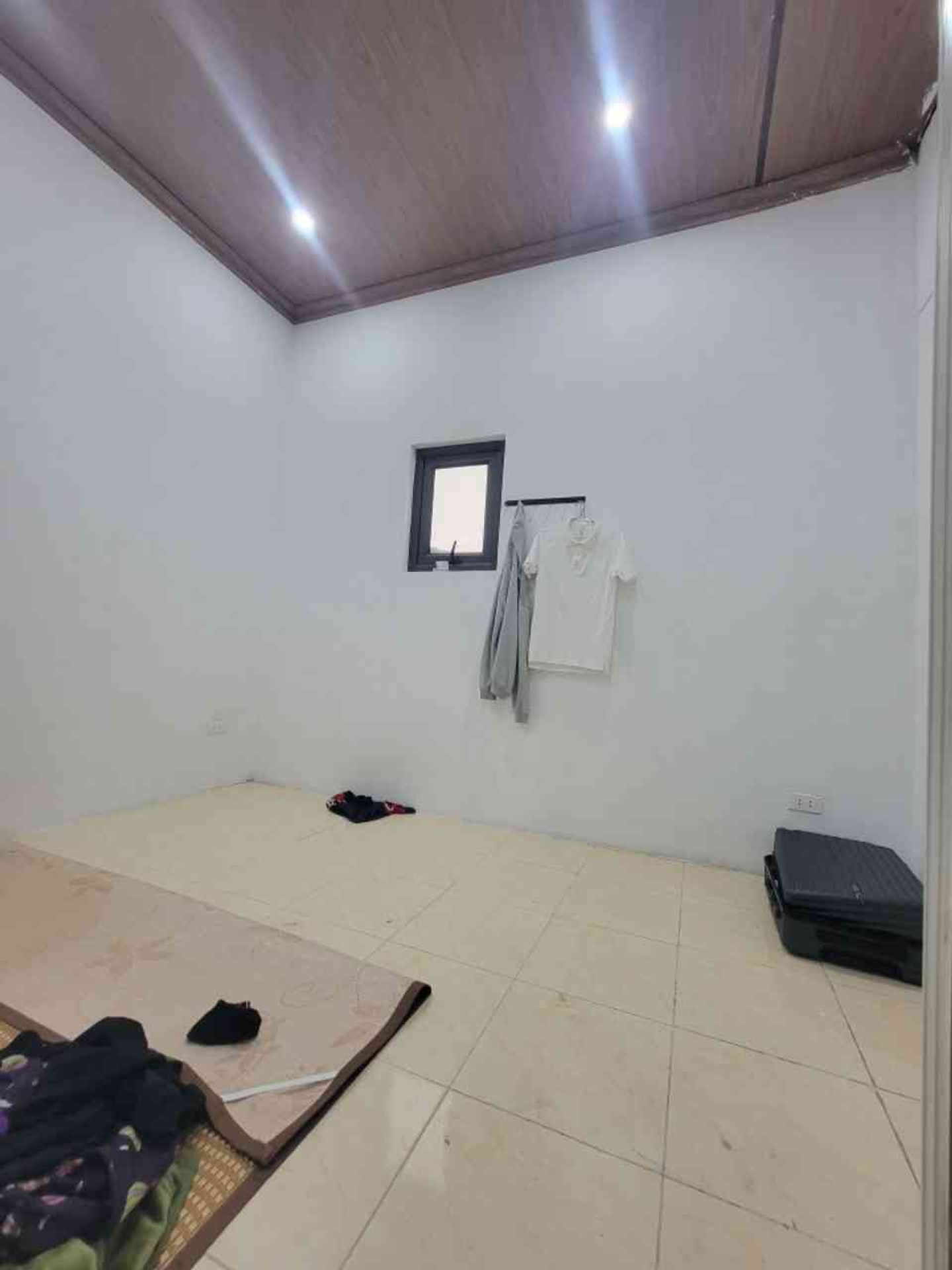Bán nhà Đông Thiên - diện tích 30m2 3 tầng - 10M RA Ô TÔ TRÁNH - giá 2,8 tỷ