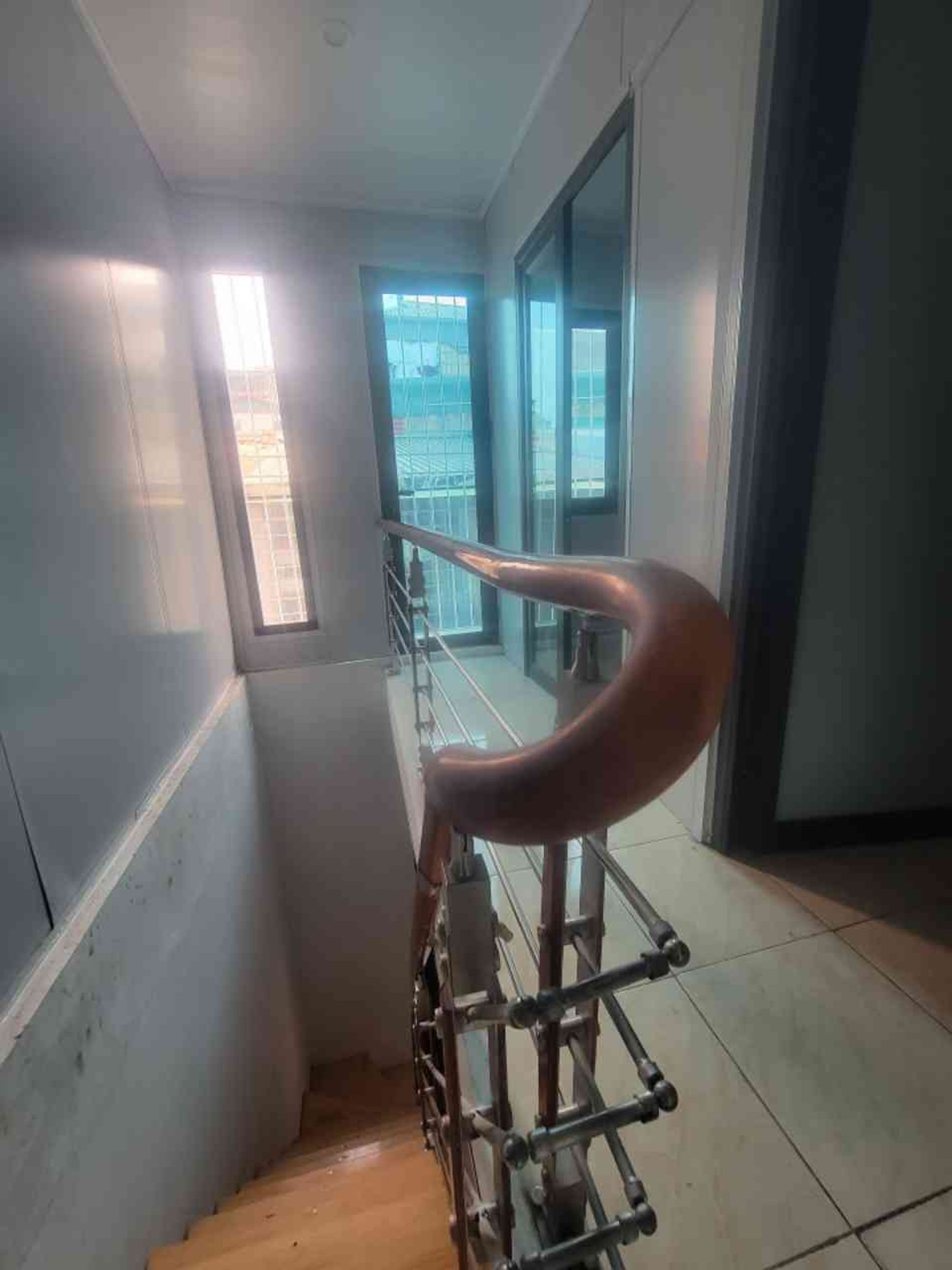 Bán nhà Đông Thiên - diện tích 30m2 3 tầng - 10M RA Ô TÔ TRÁNH - giá 2,8 tỷ