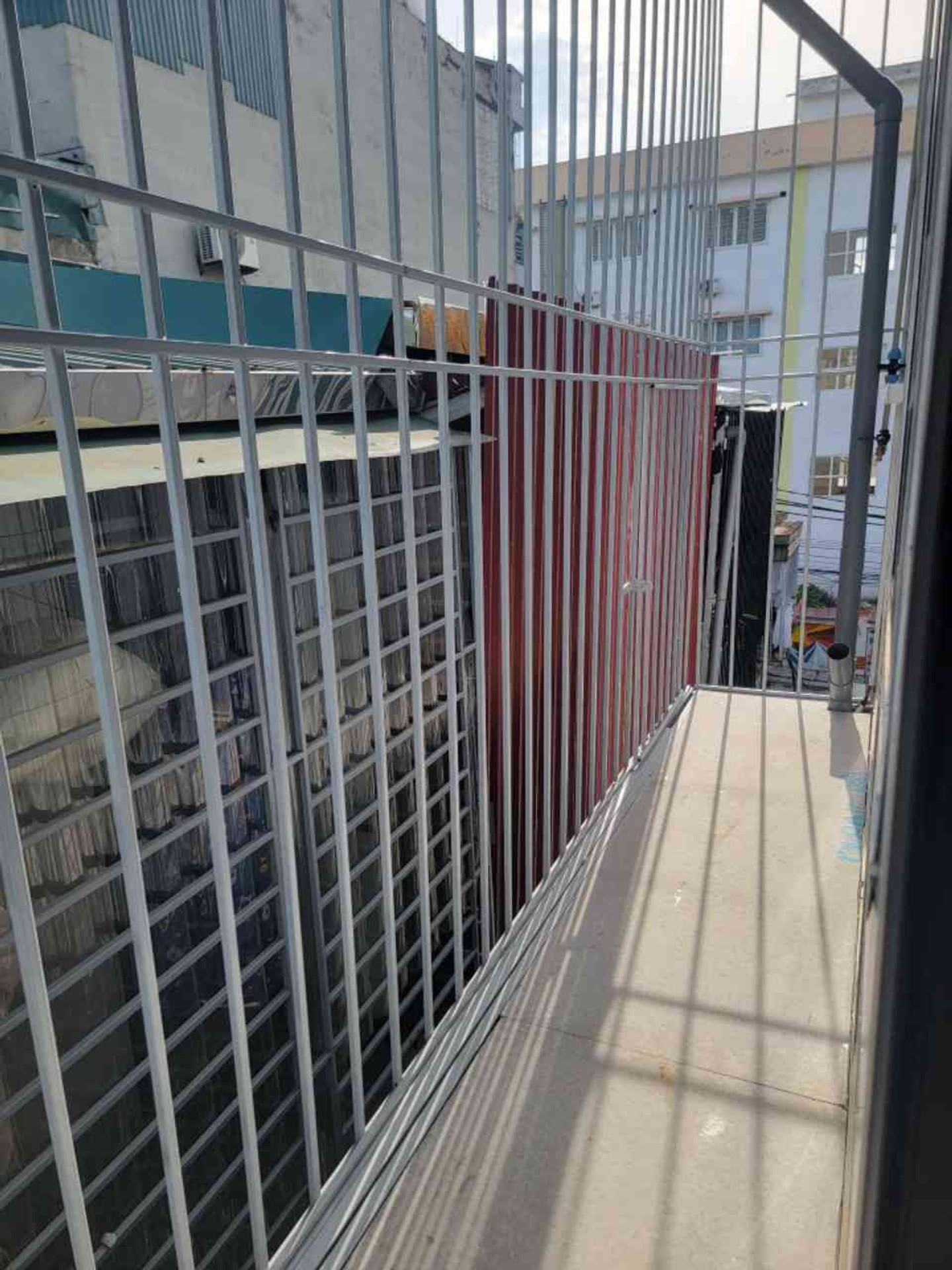 Bán nhà Đông Thiên - diện tích 30m2 3 tầng - 10M RA Ô TÔ TRÁNH - giá 2,8 tỷ
