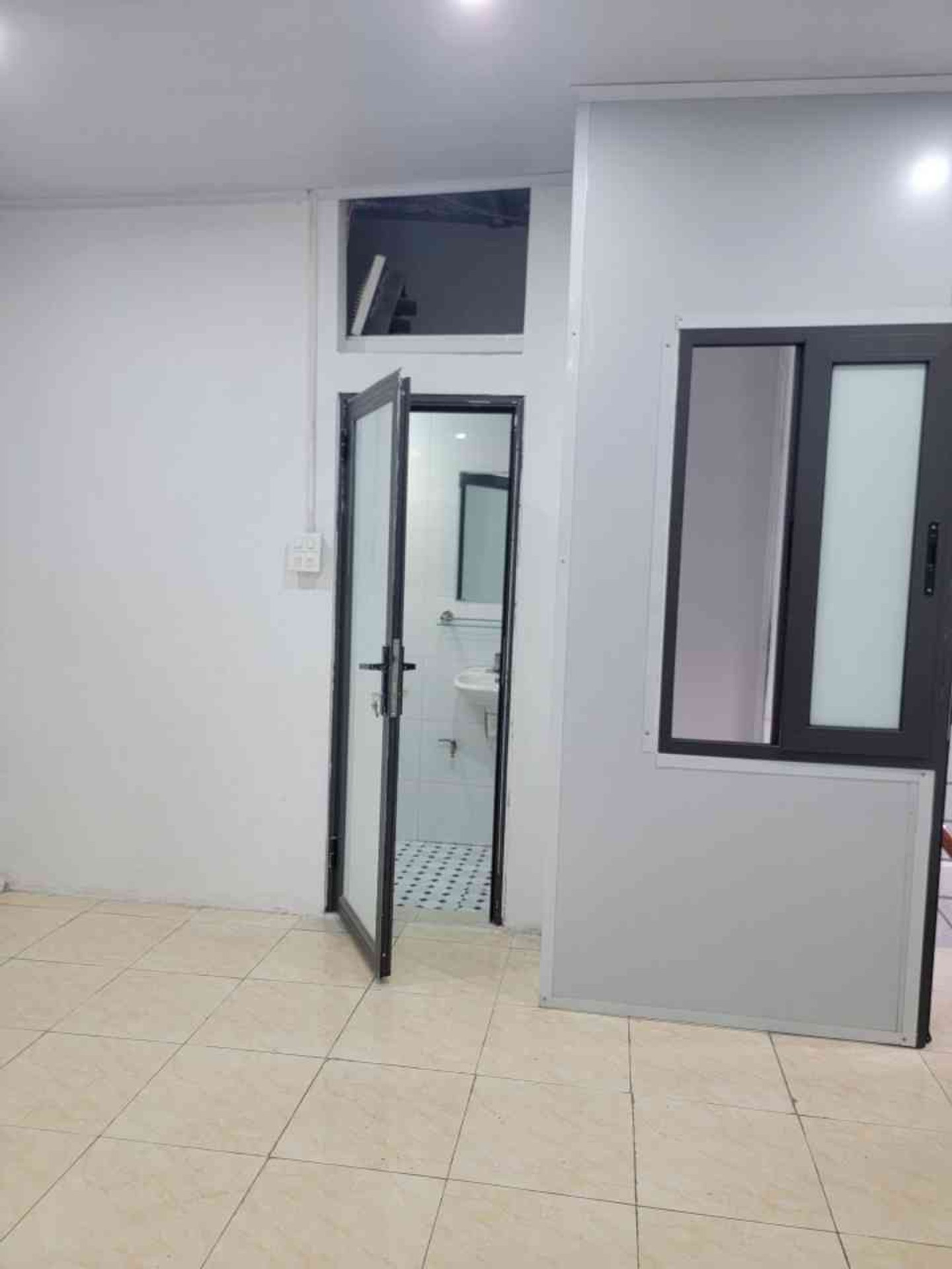 Bán nhà Đông Thiên - diện tích 30m2 3 tầng - 10M RA Ô TÔ TRÁNH - giá 2,8 tỷ