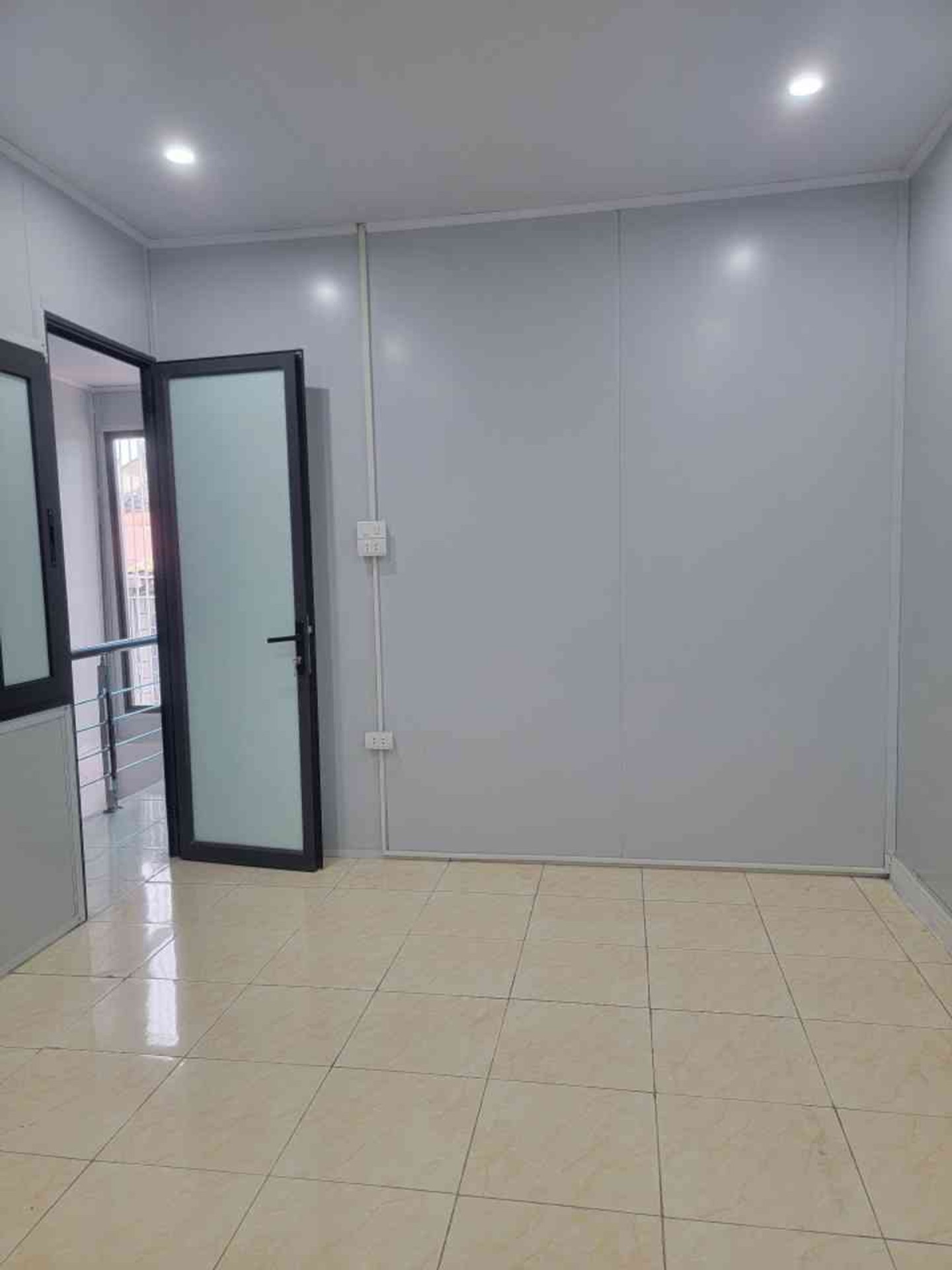 Bán nhà Đông Thiên - diện tích 30m2 3 tầng - 10M RA Ô TÔ TRÁNH - giá 2,8 tỷ