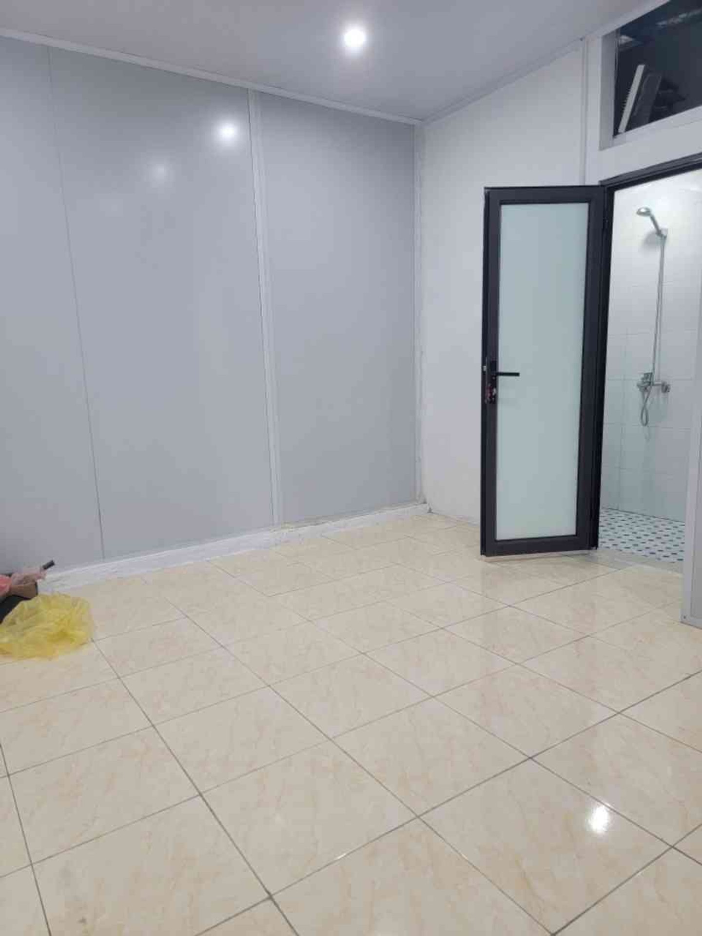 Bán nhà Đông Thiên - diện tích 30m2 3 tầng - 10M RA Ô TÔ TRÁNH - giá 2,8 tỷ
