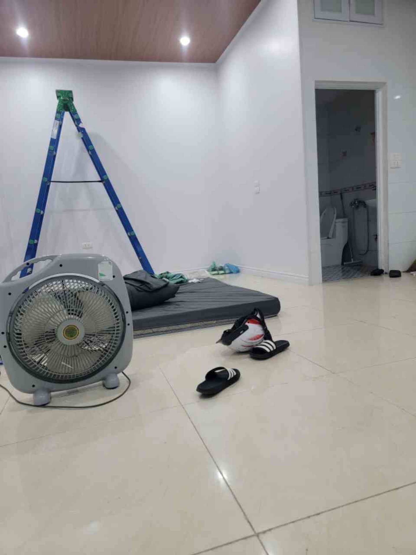 Bán nhà Đông Thiên - diện tích 30m2 3 tầng - 10M RA Ô TÔ TRÁNH - giá 2,8 tỷ