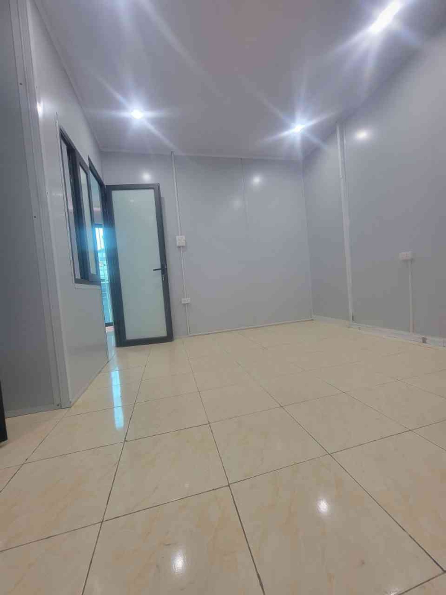 Bán nhà Đông Thiên - diện tích 30m2 3 tầng - 10M RA Ô TÔ TRÁNH - giá 2,8 tỷ