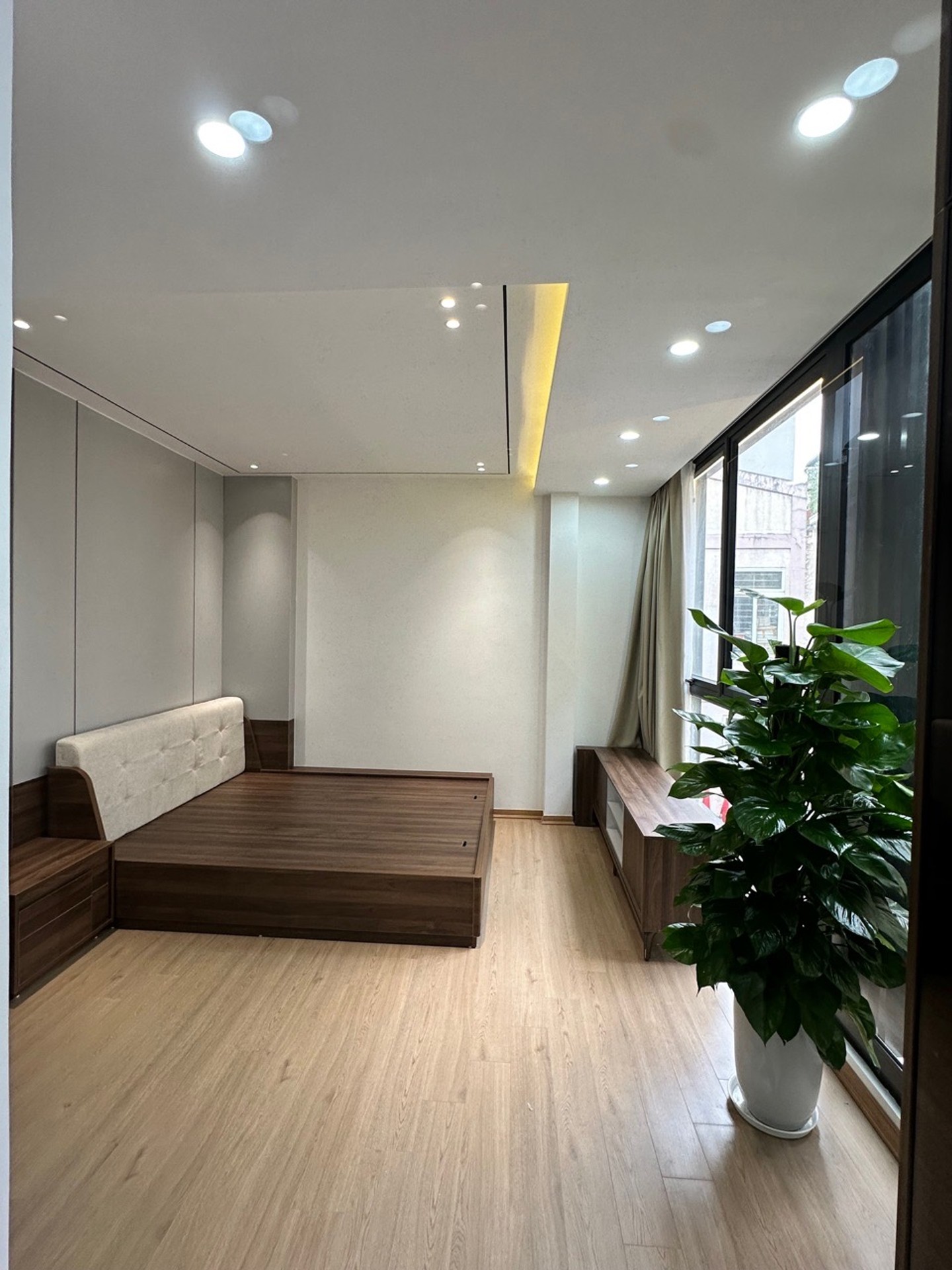 Bán nhà Bạch Mai - diện tích 27m2 7 tầng - Lô góc, thang máy, ô tô qua nhà - giá 15,8 tỷ