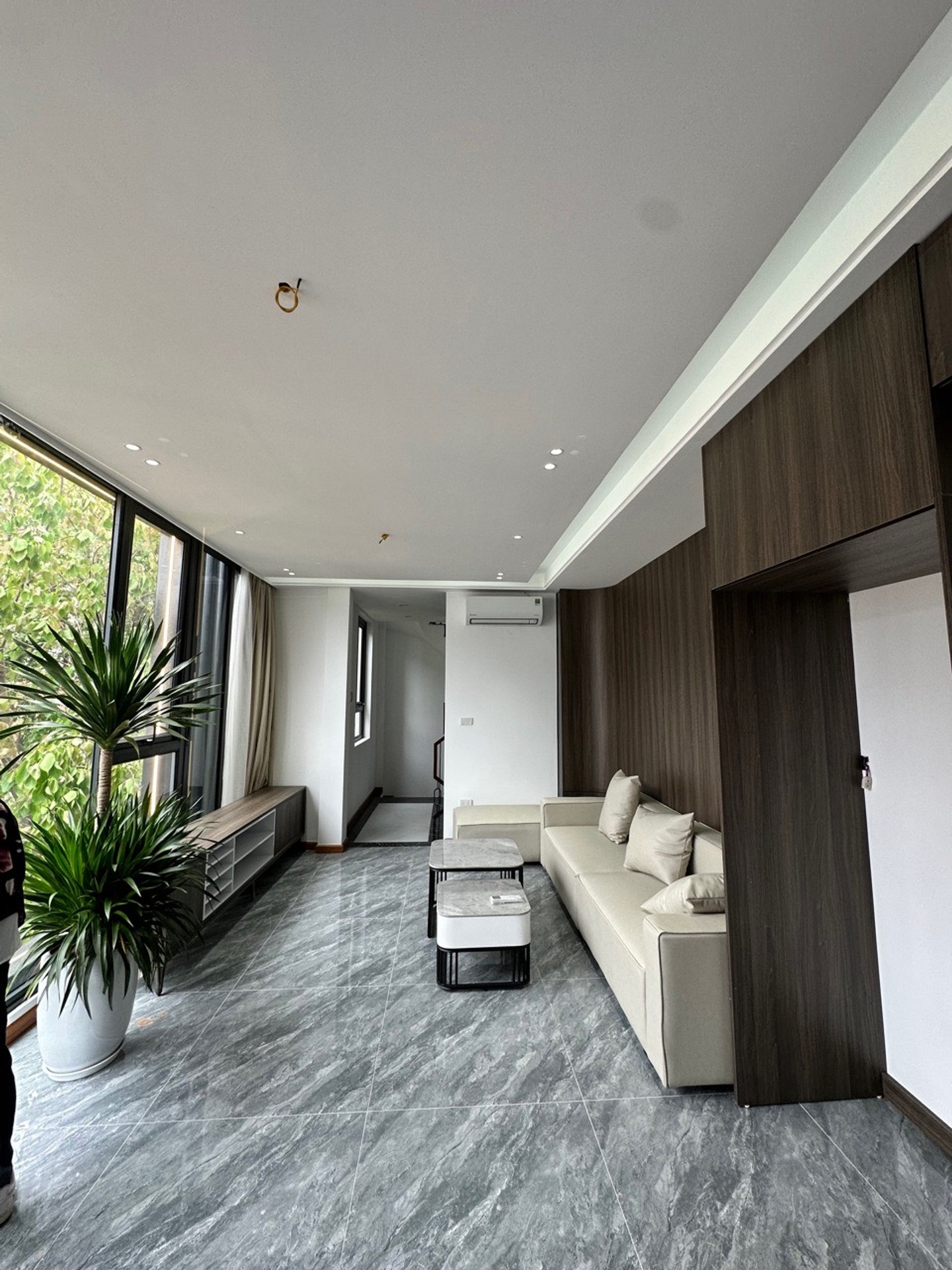 Bán nhà Bạch Mai - diện tích 27m2 7 tầng - Lô góc, thang máy, ô tô qua nhà - giá 15,8 tỷ