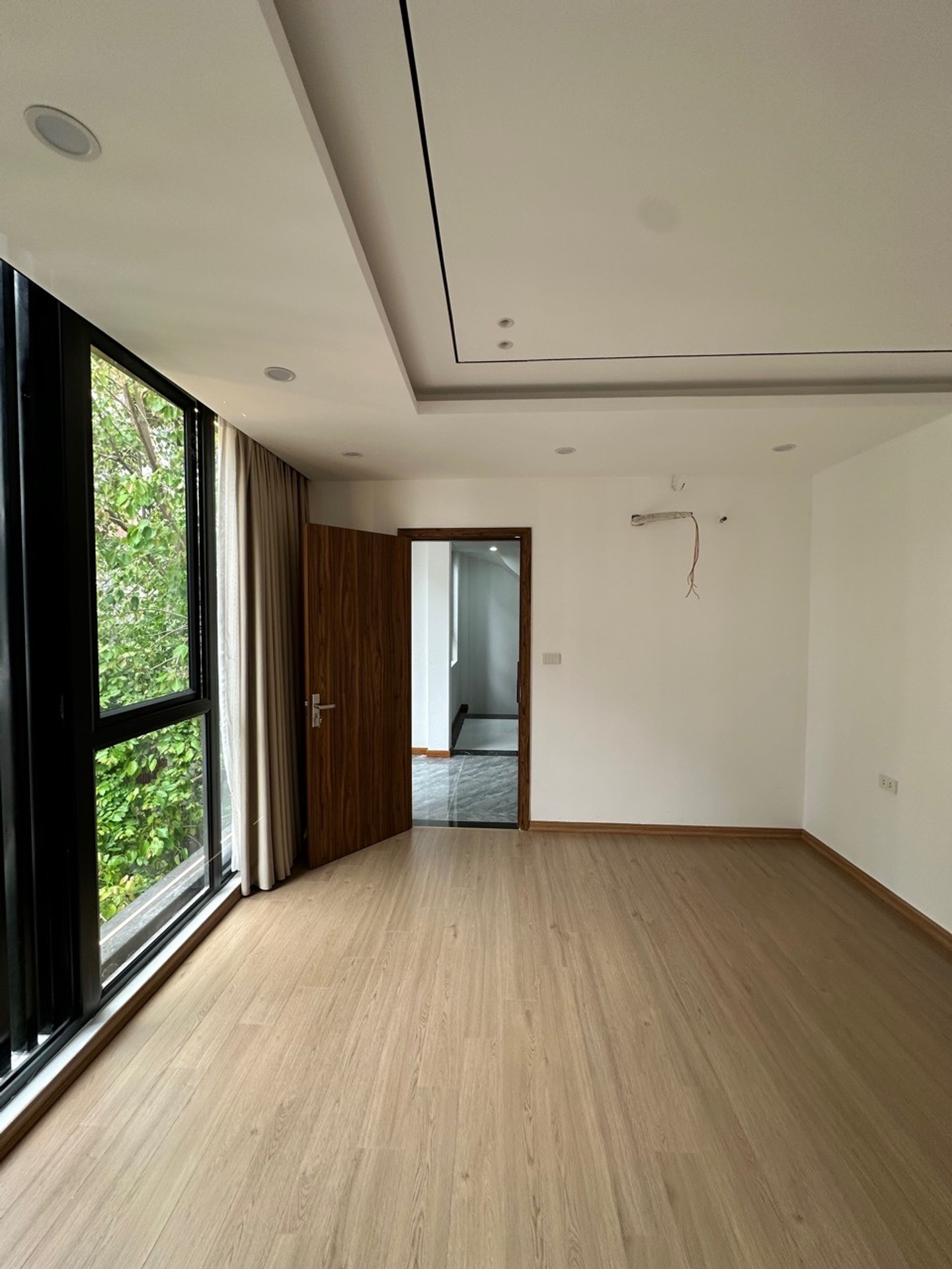 Bán nhà Bạch Mai - diện tích 27m2 7 tầng - Lô góc, thang máy, ô tô qua nhà - giá 15,8 tỷ