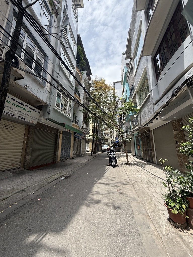 Bán nhà Trần Khát Chân - diện tích 34m2 6 tầng - Ô TÔ DỪNG ĐỖ - giá 19,5 tỷ
