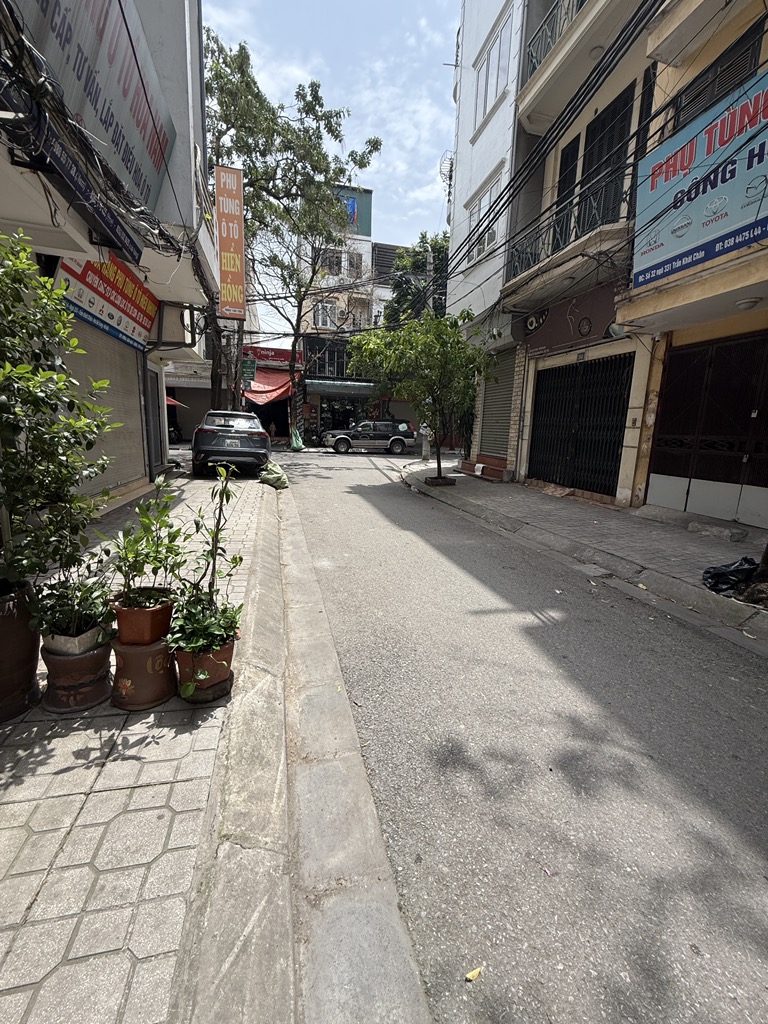 Bán nhà Trần Khát Chân - diện tích 34m2 6 tầng - Ô TÔ DỪNG ĐỖ - giá 19,5 tỷ