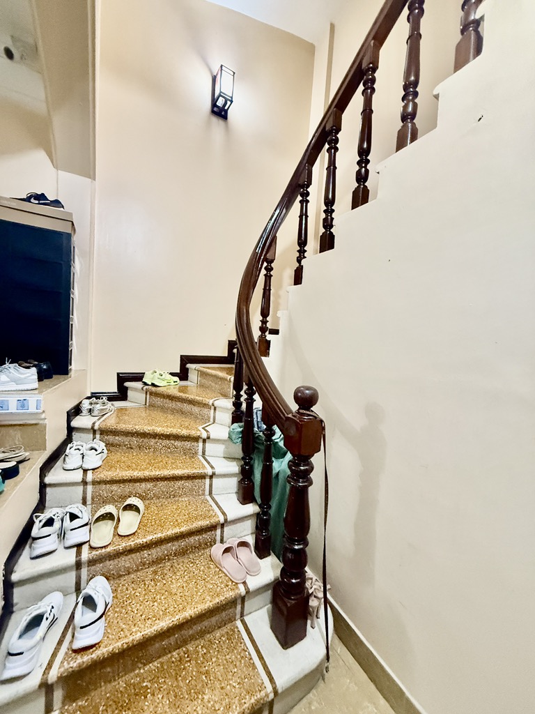 Bán nhà Trần Khát Chân - diện tích 34m2 6 tầng - Ô TÔ DỪNG ĐỖ - giá 19,5 tỷ