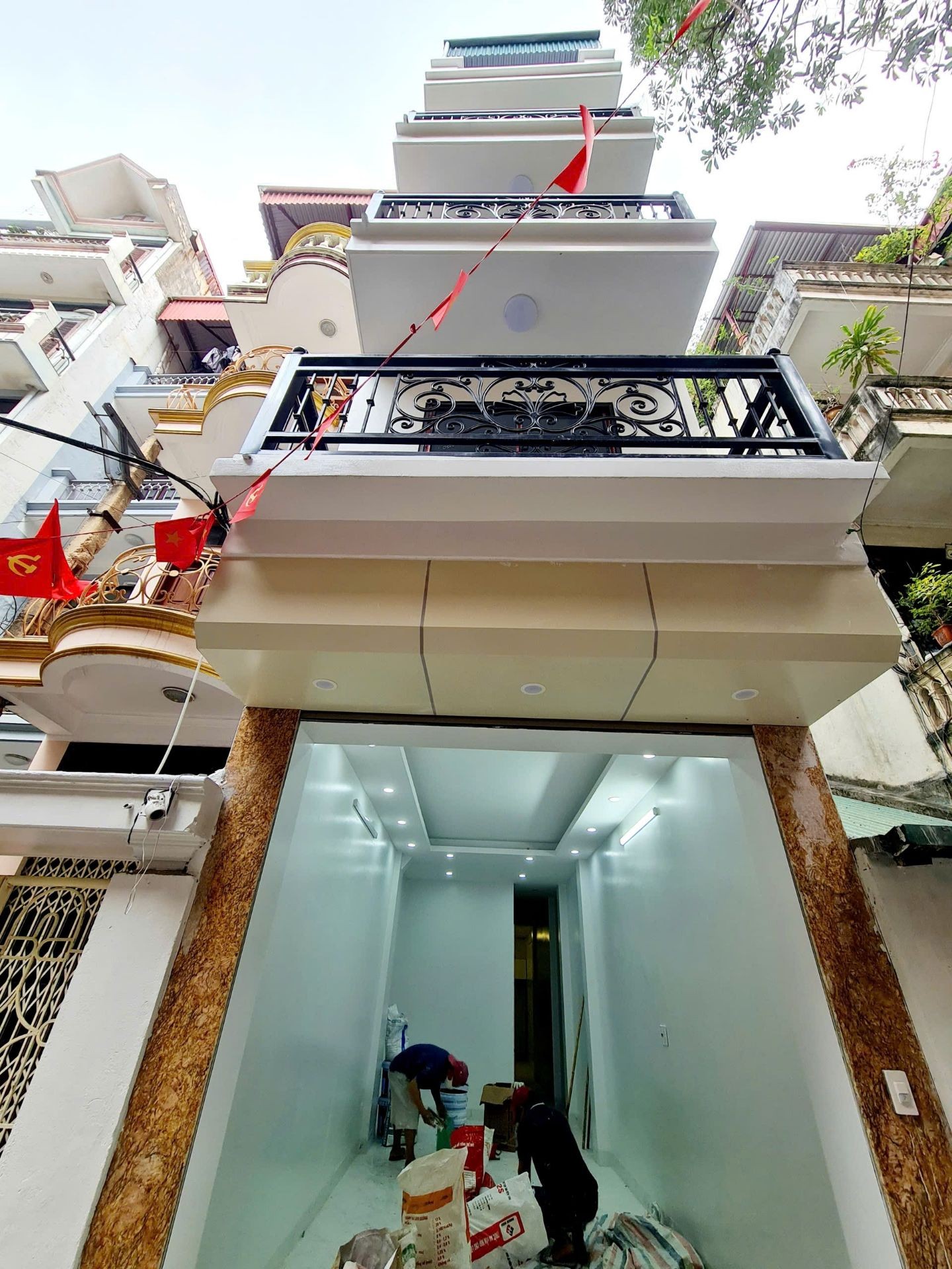 Bán nhà Đại La - diện tích 46m2 5 tầng - Ô tô qua nhà - giá 12,5 tỷ