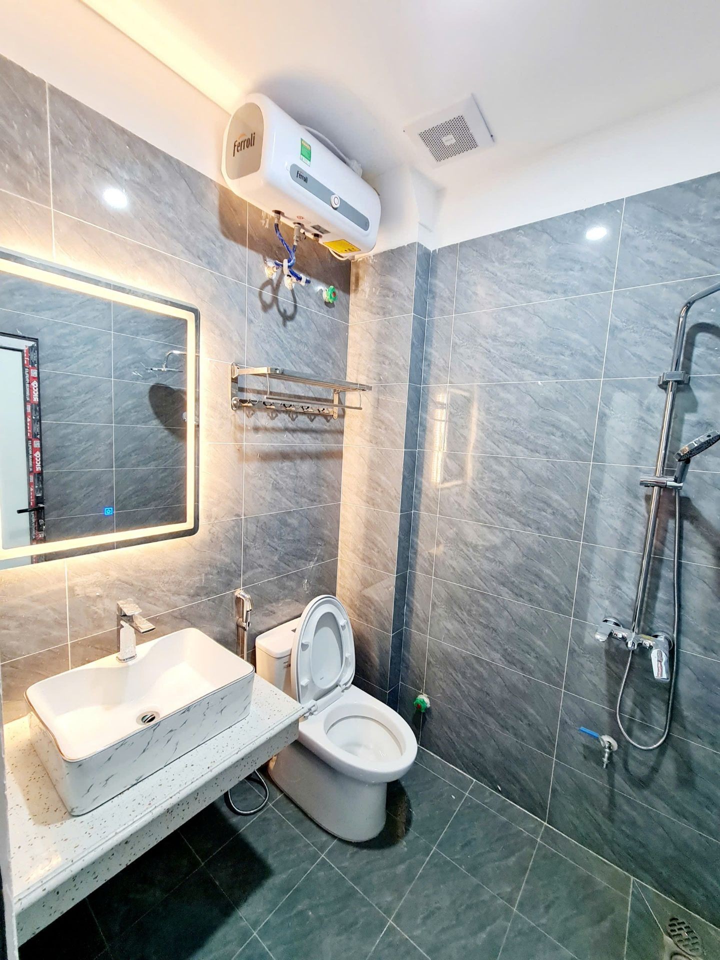 Bán nhà Đại La - diện tích 46m2 5 tầng - Ô tô qua nhà - giá 12,5 tỷ