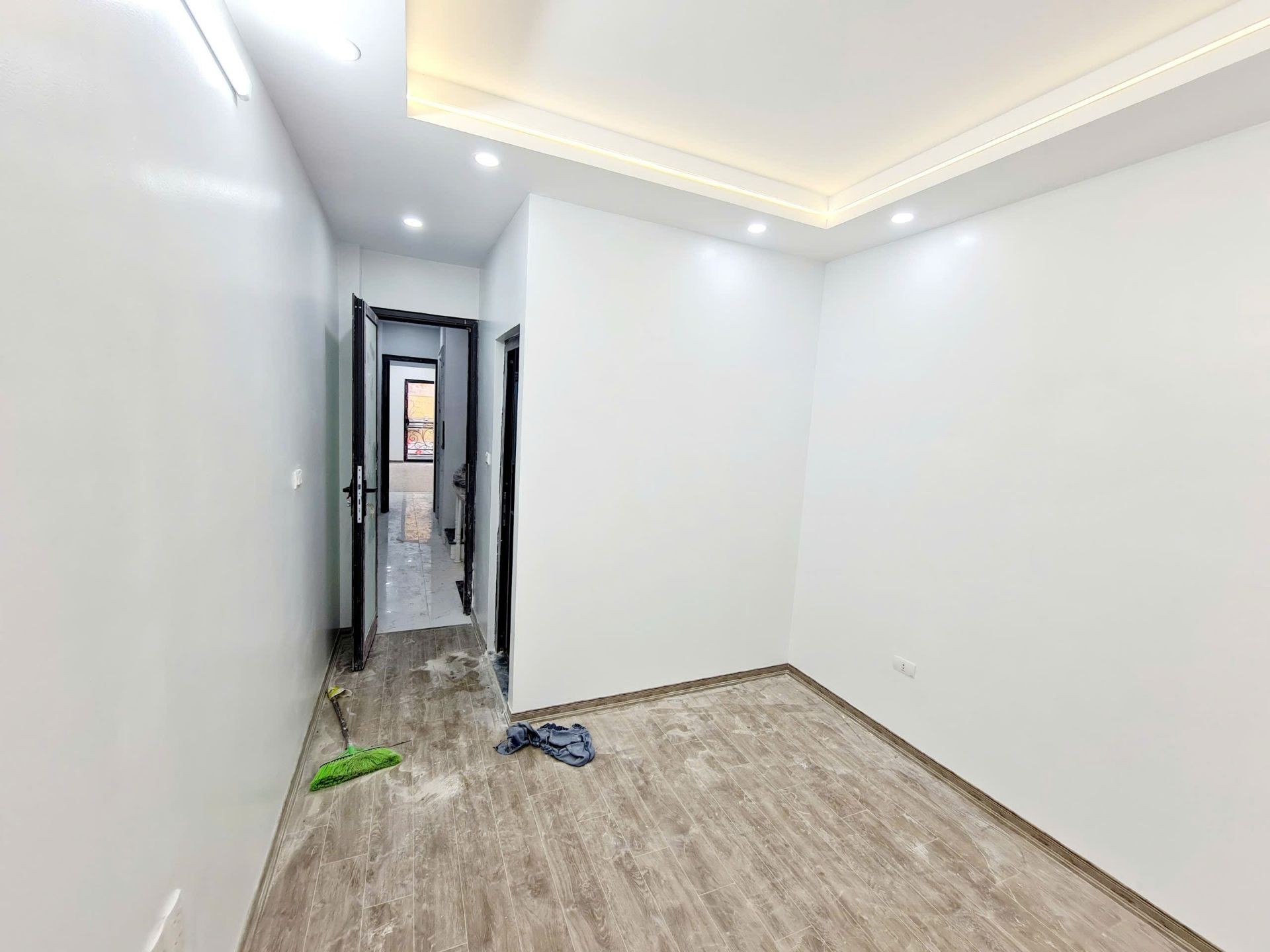 Bán nhà Đại La - diện tích 46m2 5 tầng - Ô tô qua nhà - giá 12,5 tỷ