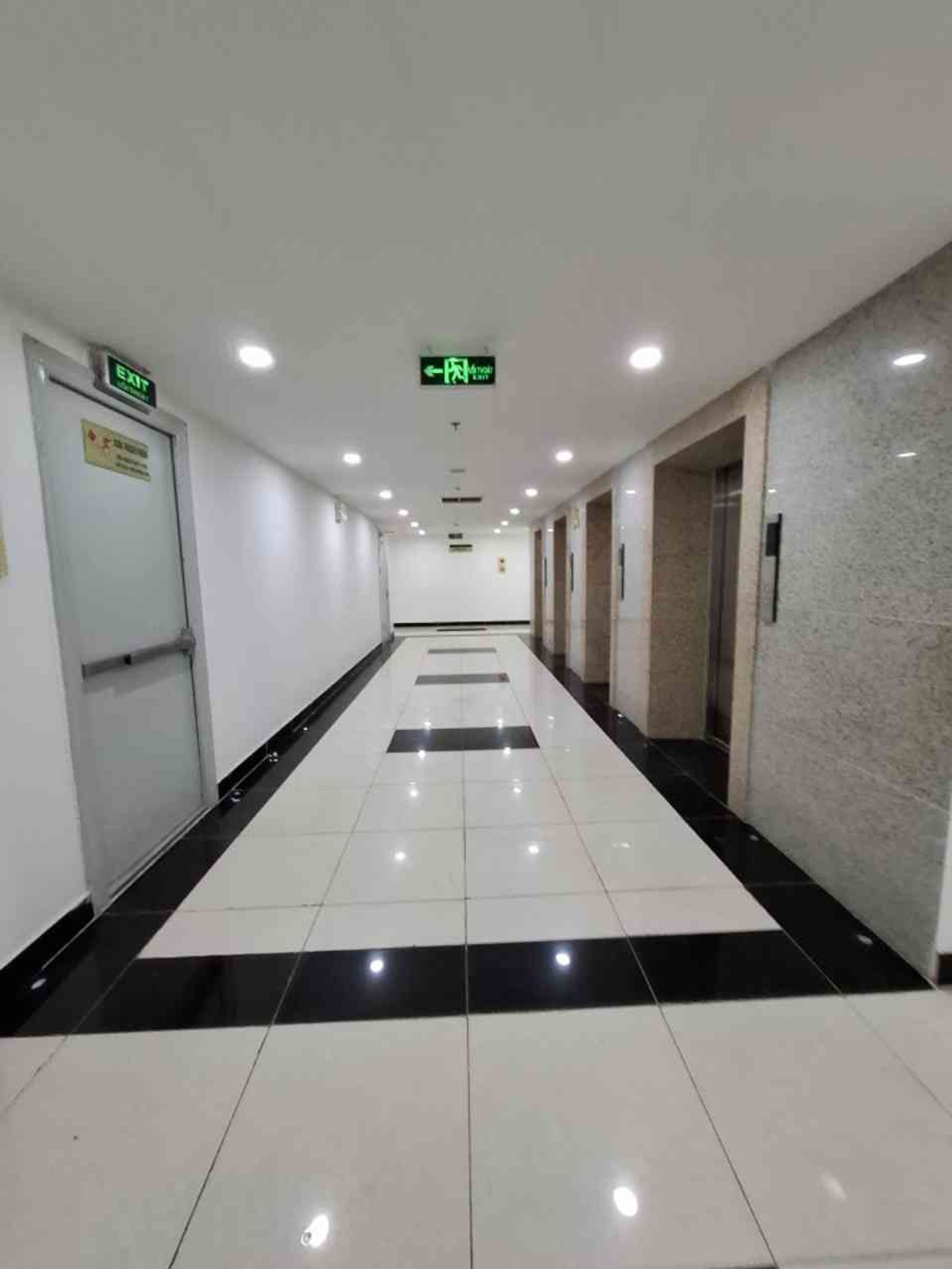 Bán nhà Trần Hòa - diện tích 107m2 1 tầng - Nhà lô góc 2 ban công - giá 7,5 tỷ