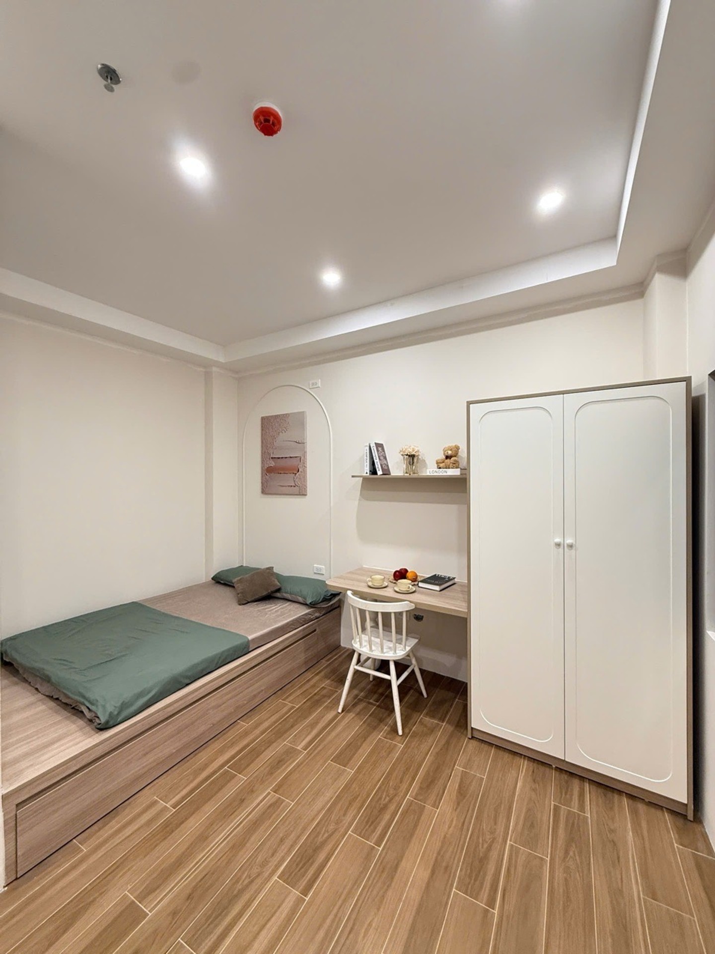 Bán nhà Giáp Nhị - diện tích 69m2 7 tầng - Ô tô đỗ cửa - giá 20 tỷ
