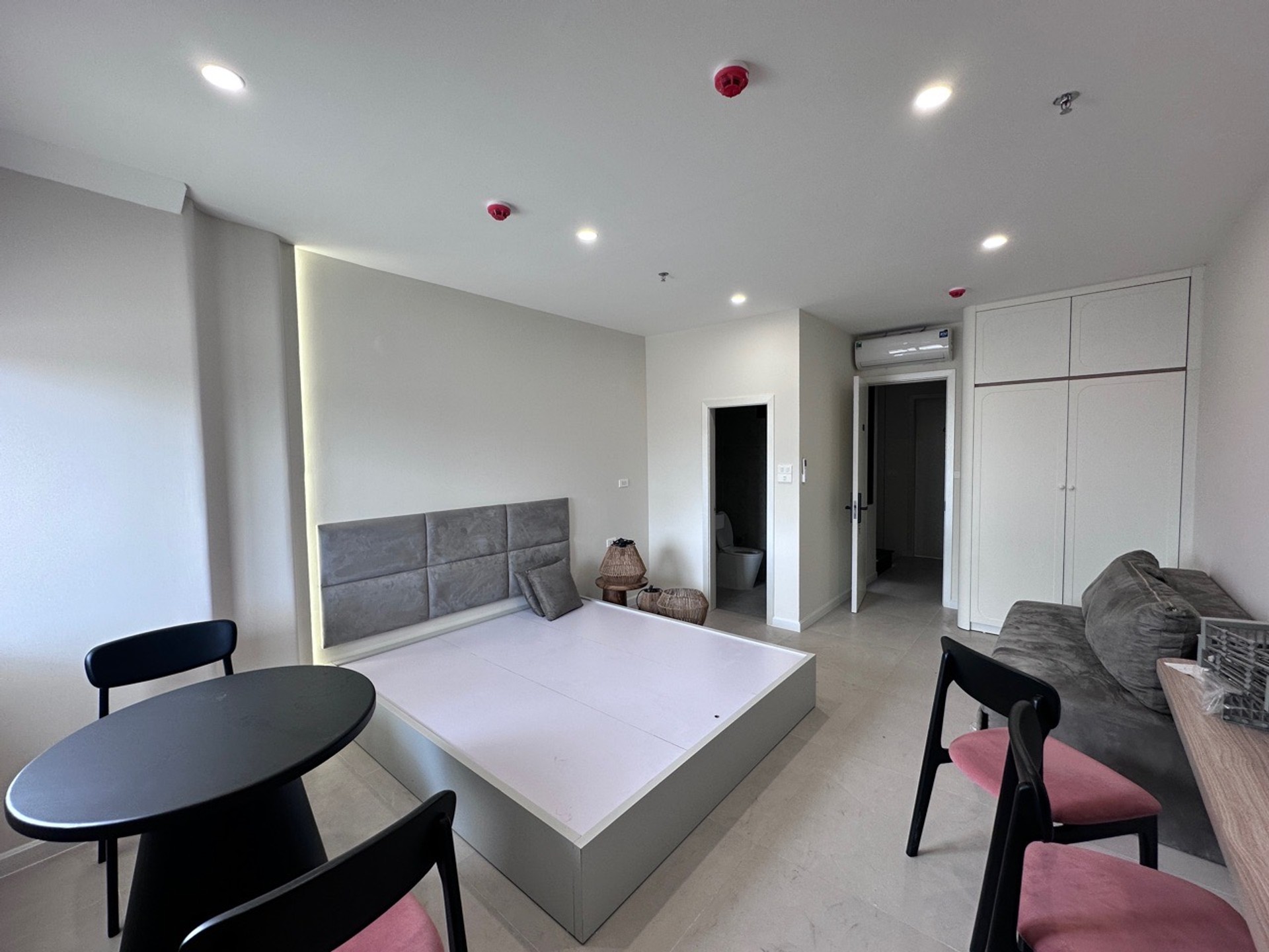 Bán nhà Giáp Nhị - diện tích 69m2 7 tầng - Ô tô đỗ cửa - giá 20 tỷ