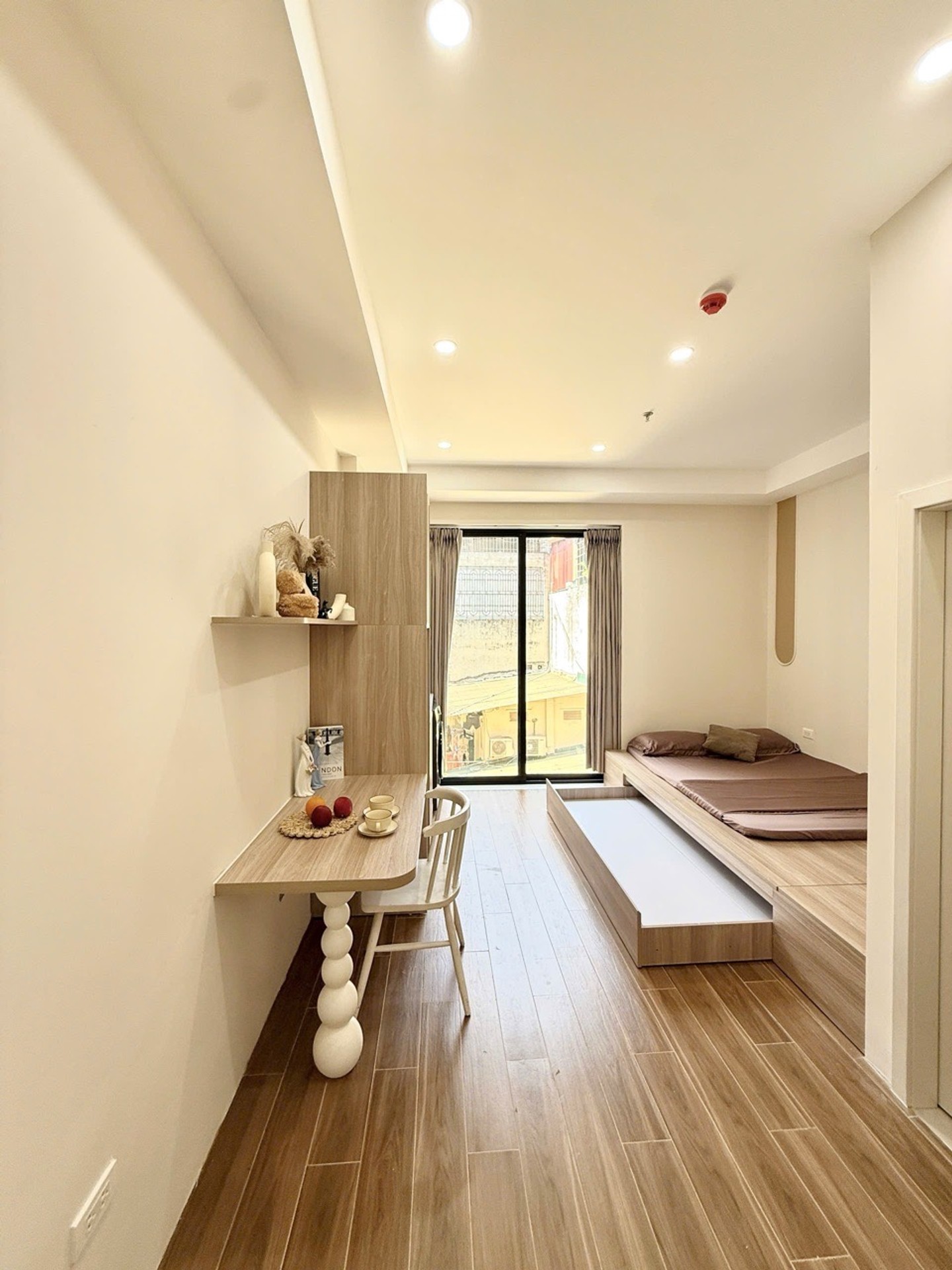 Bán nhà Giáp Nhị - diện tích 69m2 7 tầng - Ô tô đỗ cửa - giá 20 tỷ