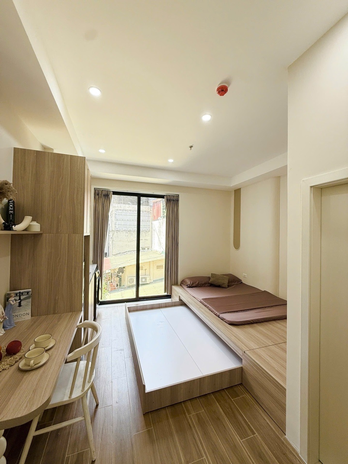 Bán nhà Giáp Nhị - diện tích 69m2 7 tầng - Ô tô đỗ cửa - giá 20 tỷ