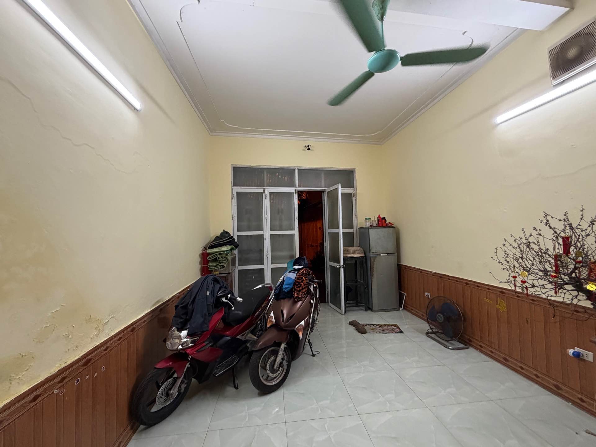 Bán nhà Kim Ngưu - diện tích 44m2 3 tầng - Lô góc, ba mặt thoáng - giá 9,8 tỷ
