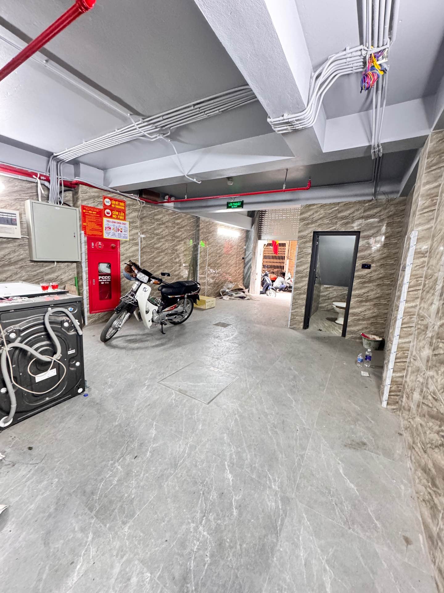 Bán nhà Ngõ 1 ô tô - diện tích 131m2 8 tầng - Chỉ có 1 mặt tiền - giá 41,5 tỷ