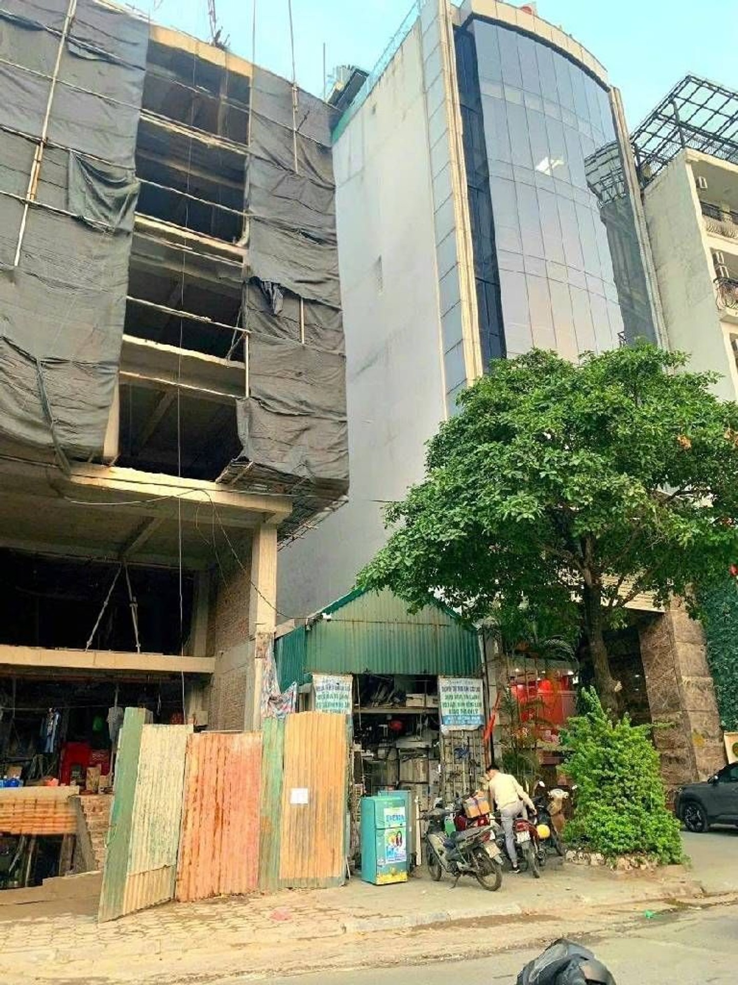 Bán nhà Vũ Tông Phan - diện tích 209m2 8 tầng - Ô tô tránh - giá 130 tỷ