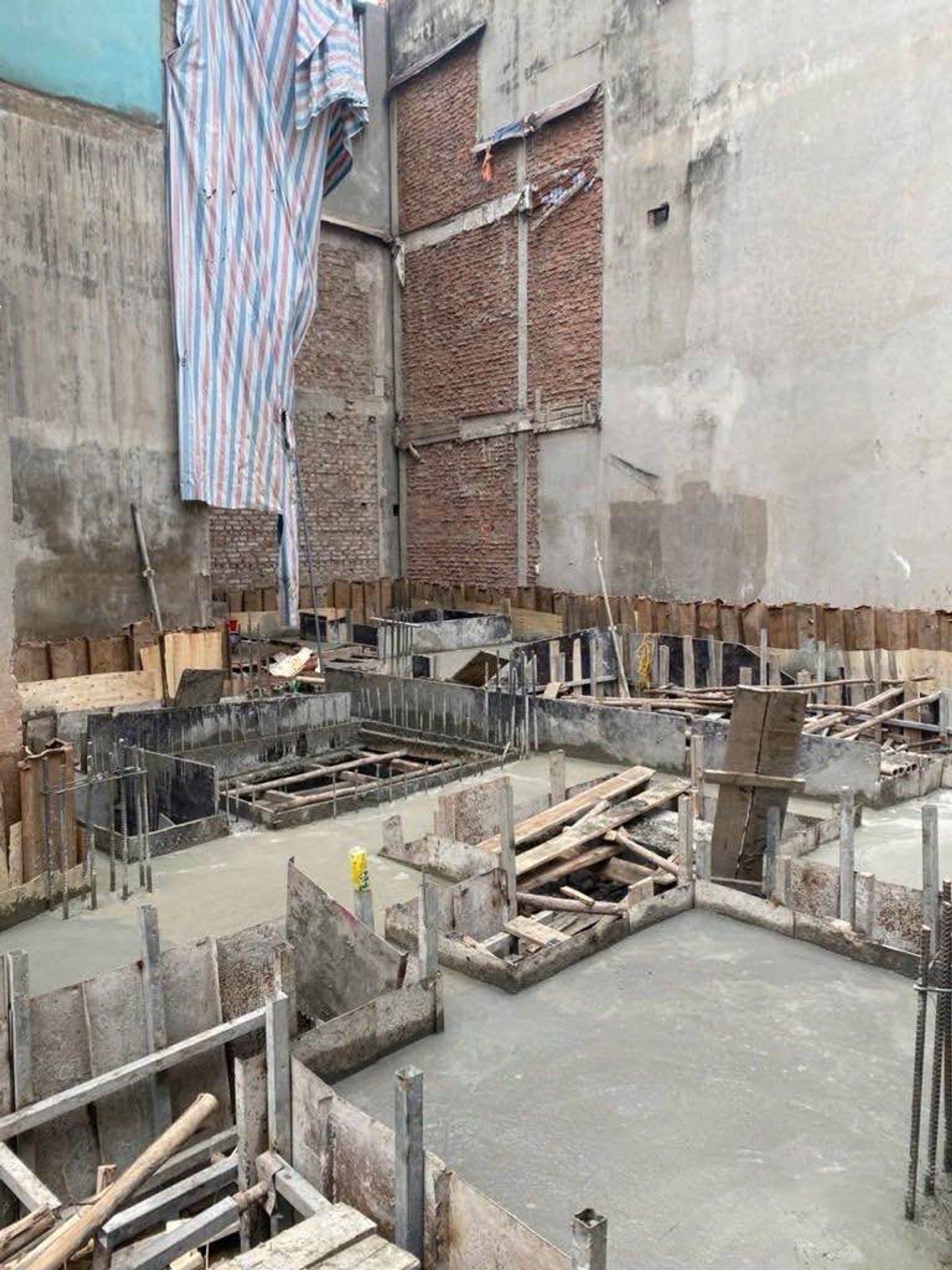 Bán nhà Định Công Hạ - diện tích 135m2 8 tầng - Lô góc 2 mặt thoáng - giá 31 tỷ