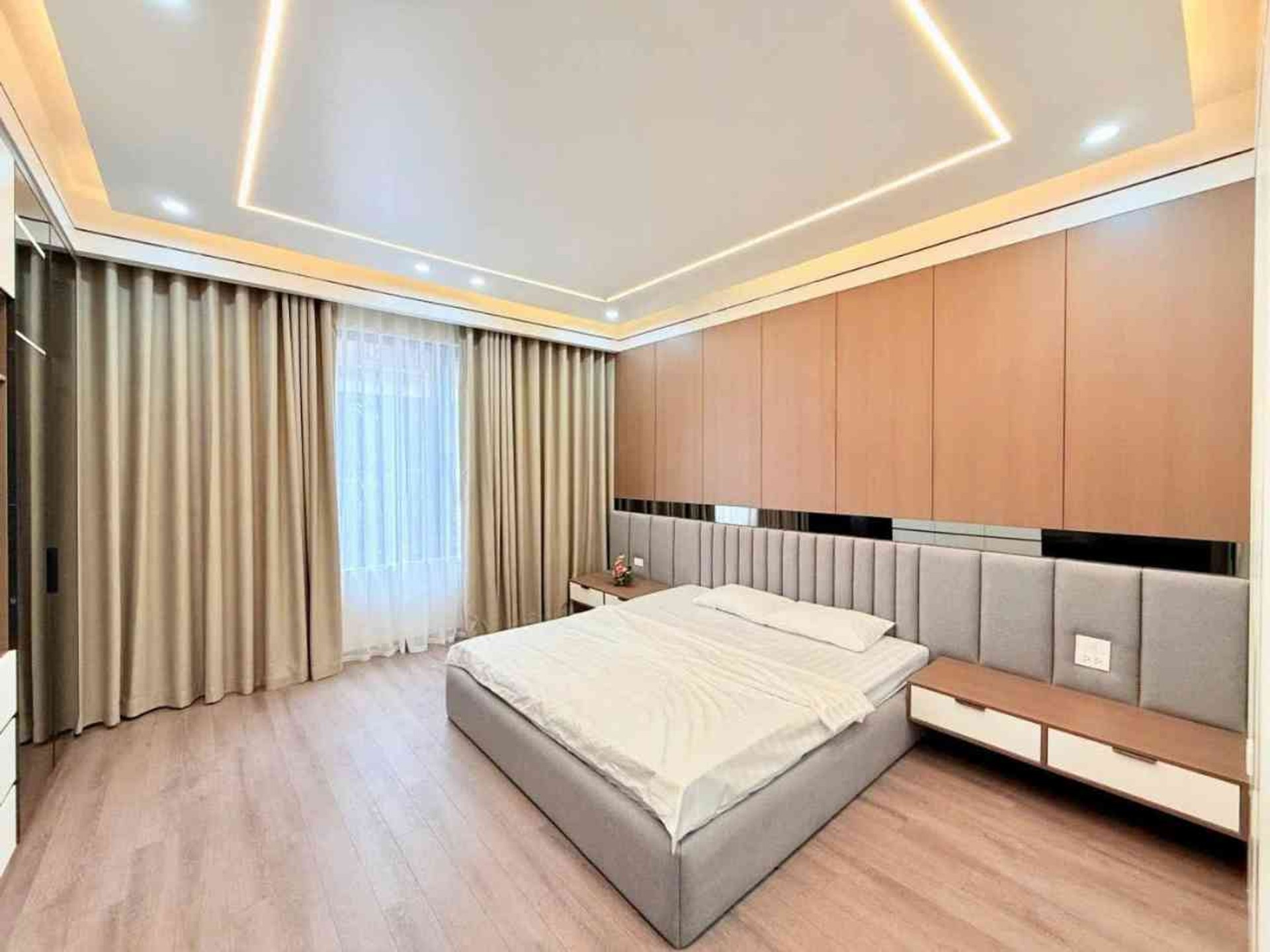 Bán nhà Nơ 6 KĐT Định Công - diện tích 75m2 5 tầng - thang máy - giá 33,8 tỷ