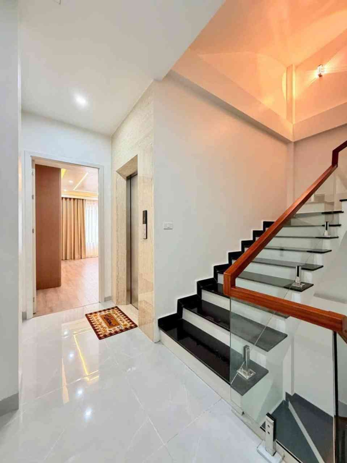 Bán nhà Nơ 6 KĐT Định Công - diện tích 75m2 5 tầng - thang máy - giá 33,8 tỷ