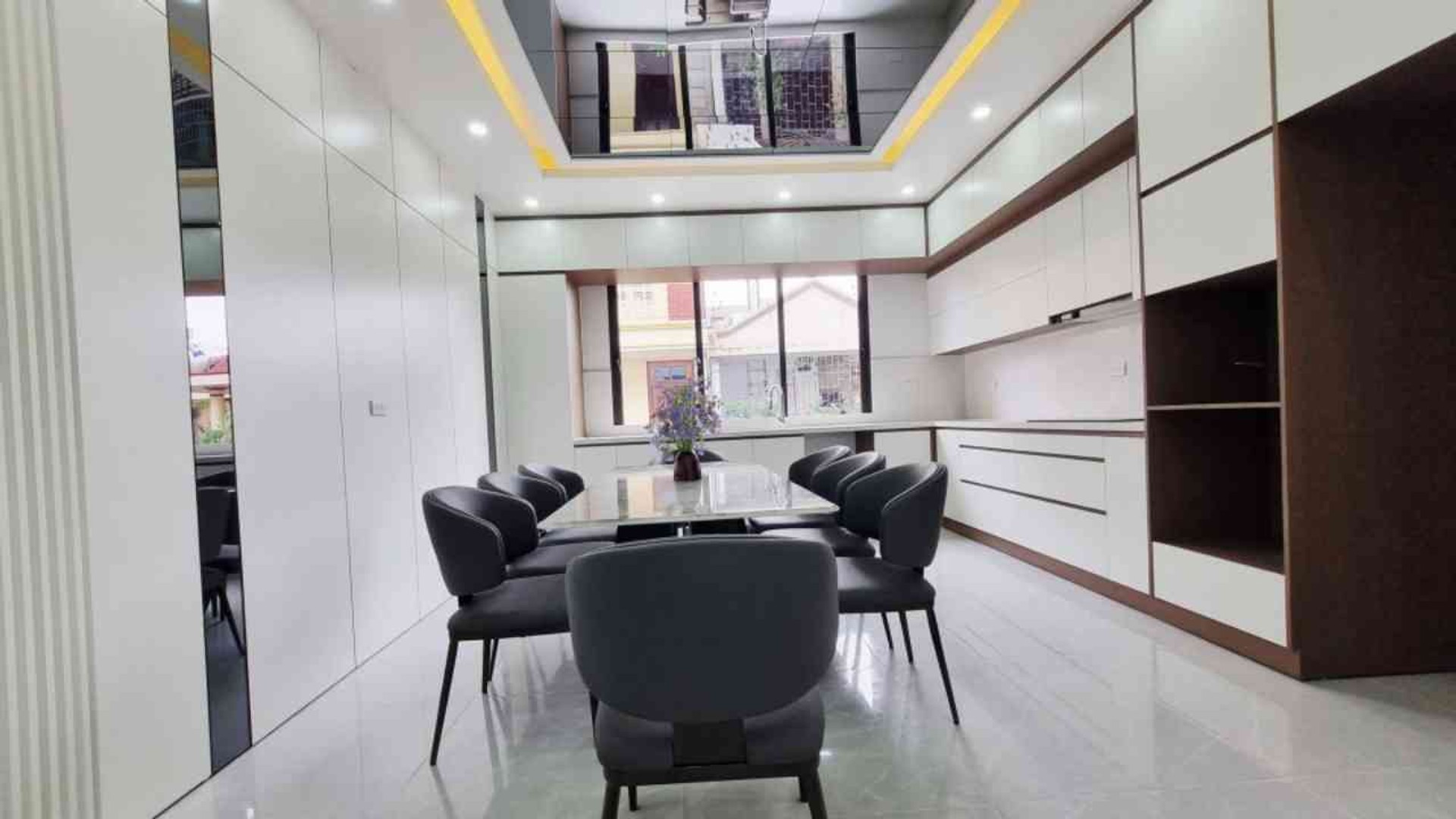 Bán nhà Nơ 6 KĐT Định Công - diện tích 75m2 5 tầng - thang máy - giá 33,8 tỷ