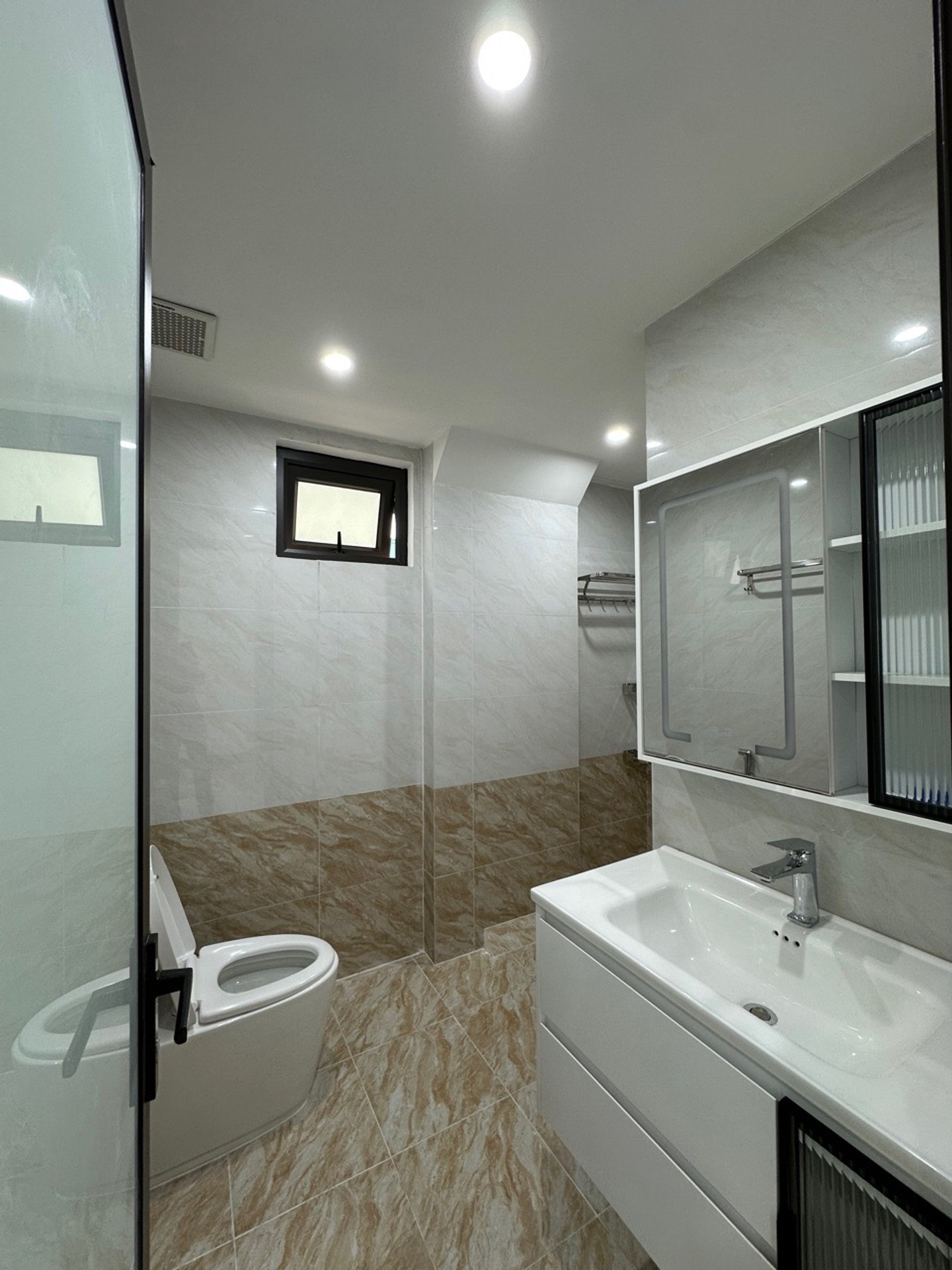 Bán nhà Tam Trinh - diện tích 53m2 7 tầng - Lô góc - giá 41,5 tỷ