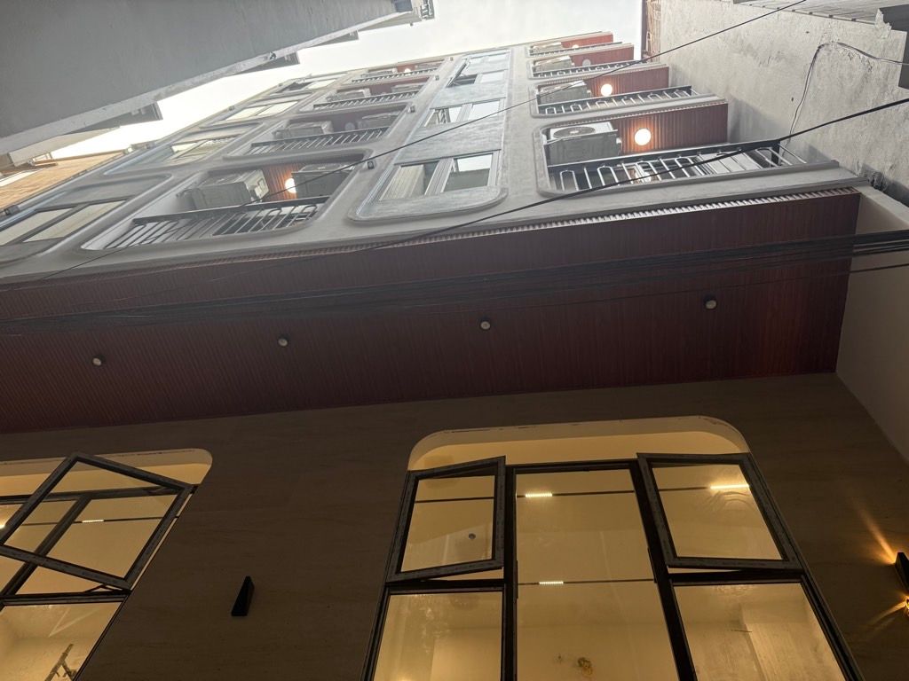 Bán nhà Hoàng Văn Thái - diện tích 98m2 7 tầng - Ô tô đỗ cửa - giá Nhỉnh 35 tỷ