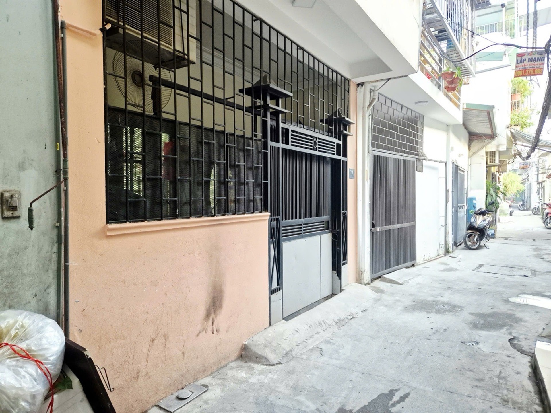 Bán nhà Lê Trọng Tấn - diện tích 36m2 3 tầng - ô tô tránh - giá 8,5 tỷ